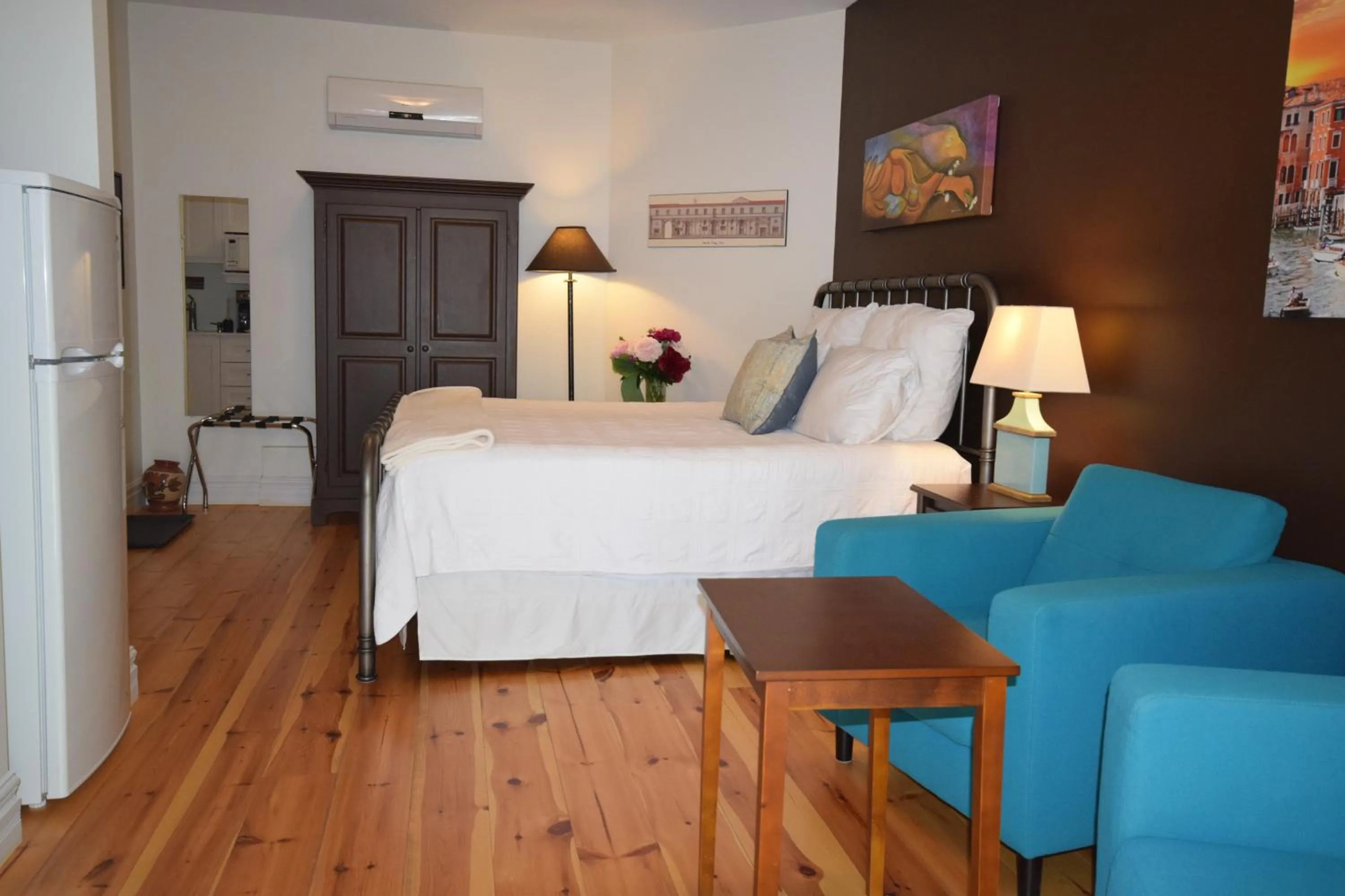 Photo of the whole room in Belle de Nuit