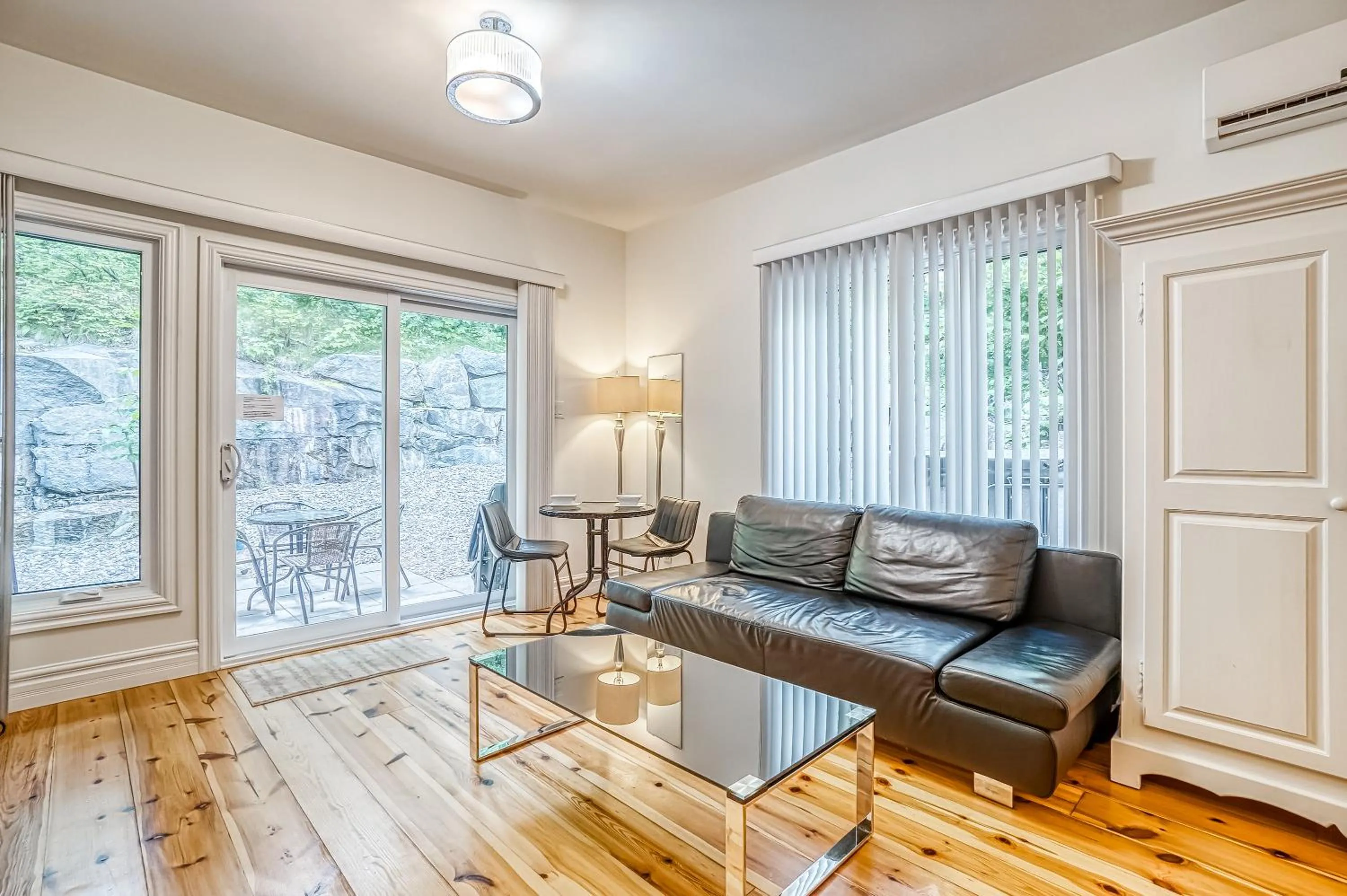 Seating area in Belle de Nuit