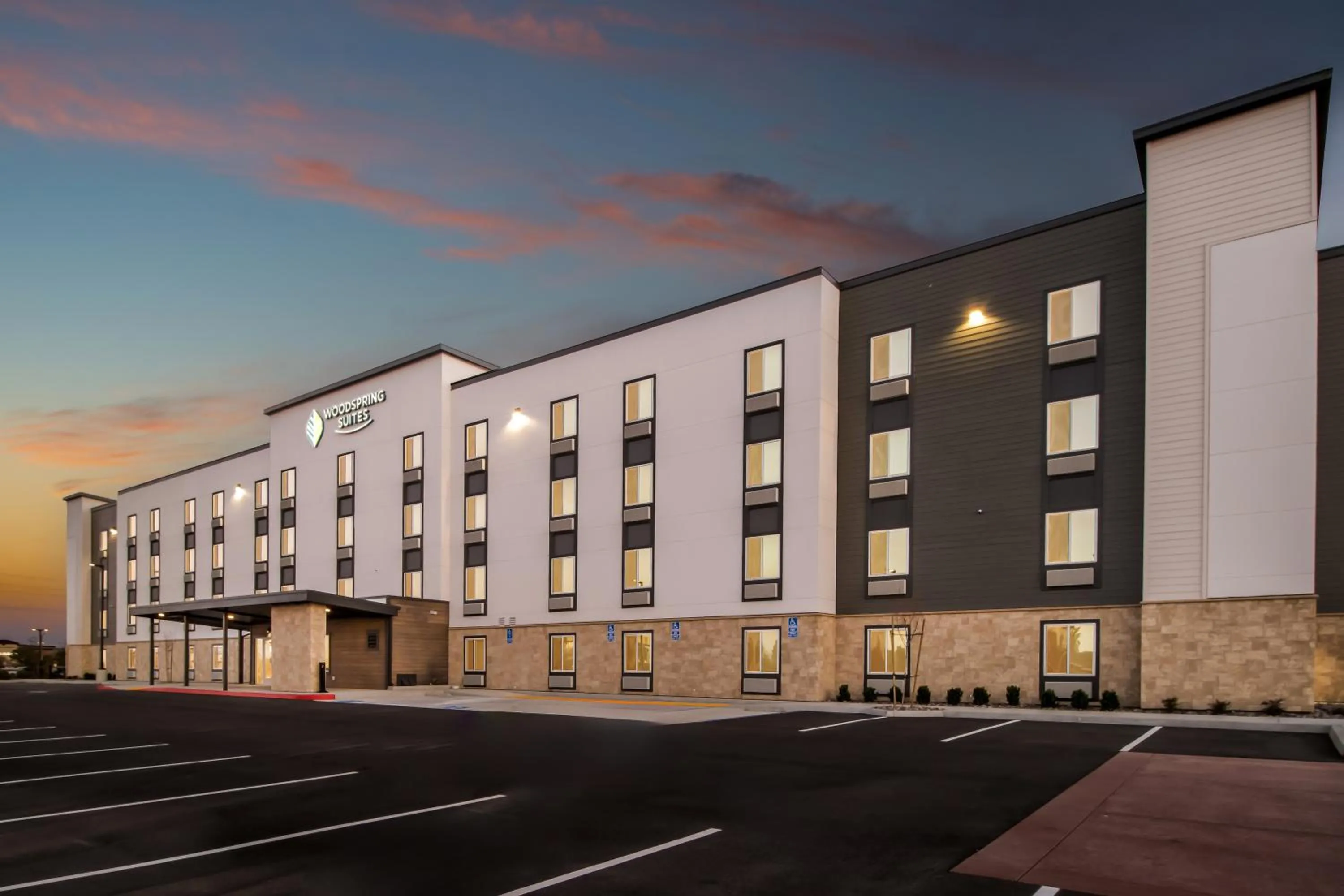Property building in WoodSpring Suites Palmdale - Lancaster