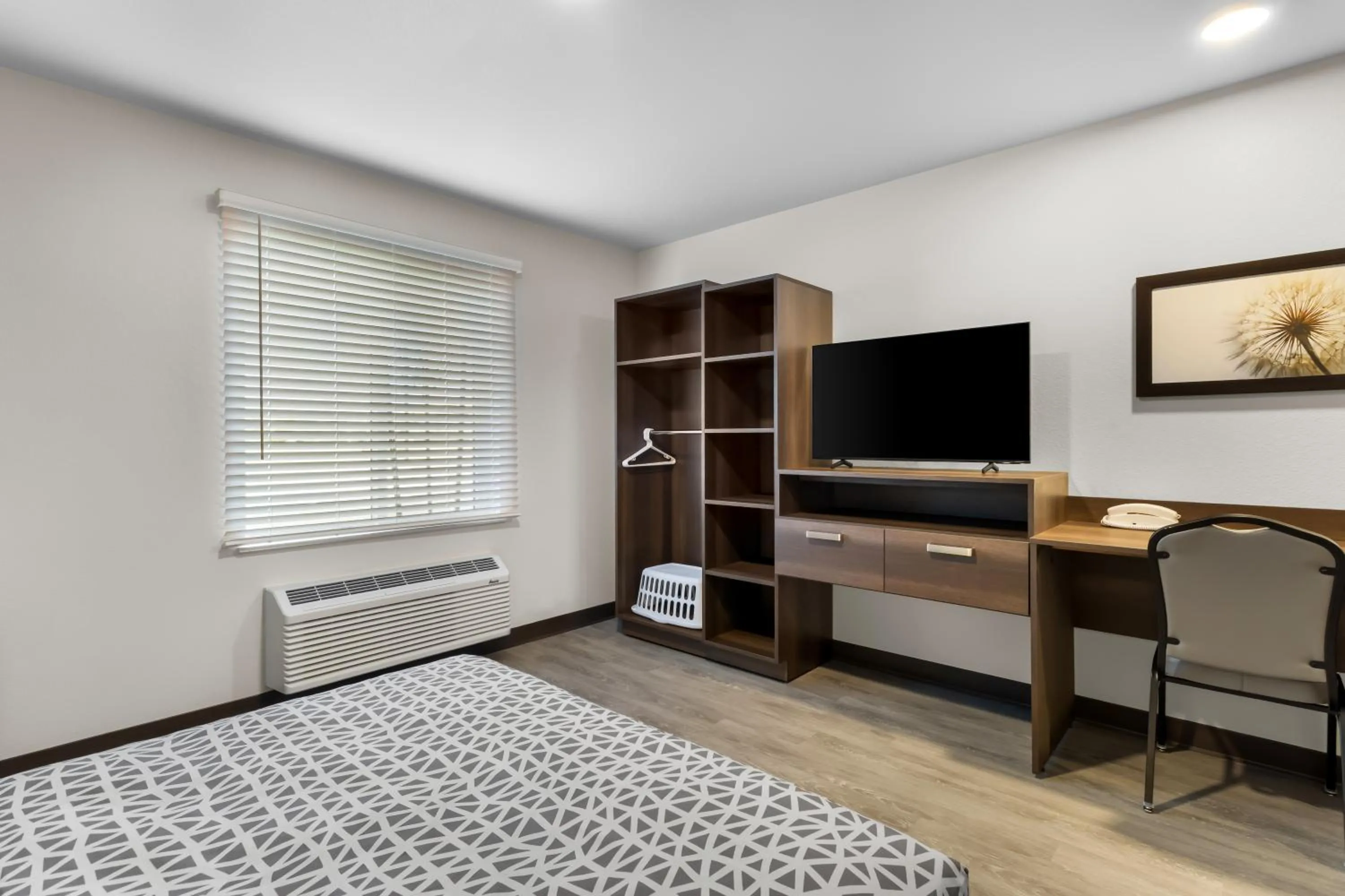 Bedroom, Bed in WoodSpring Suites Palmdale - Lancaster