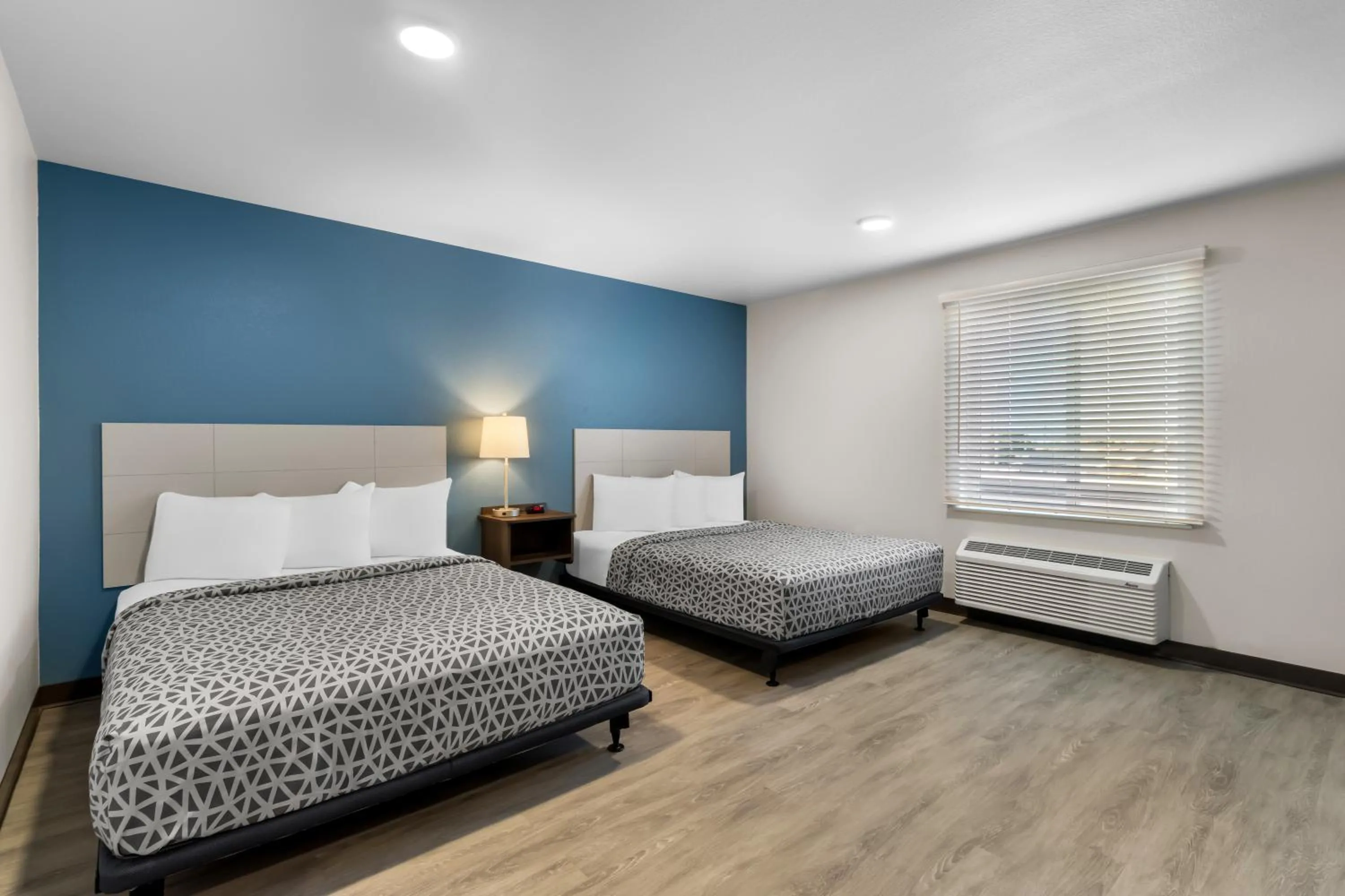Bedroom, Bed in WoodSpring Suites Palmdale - Lancaster