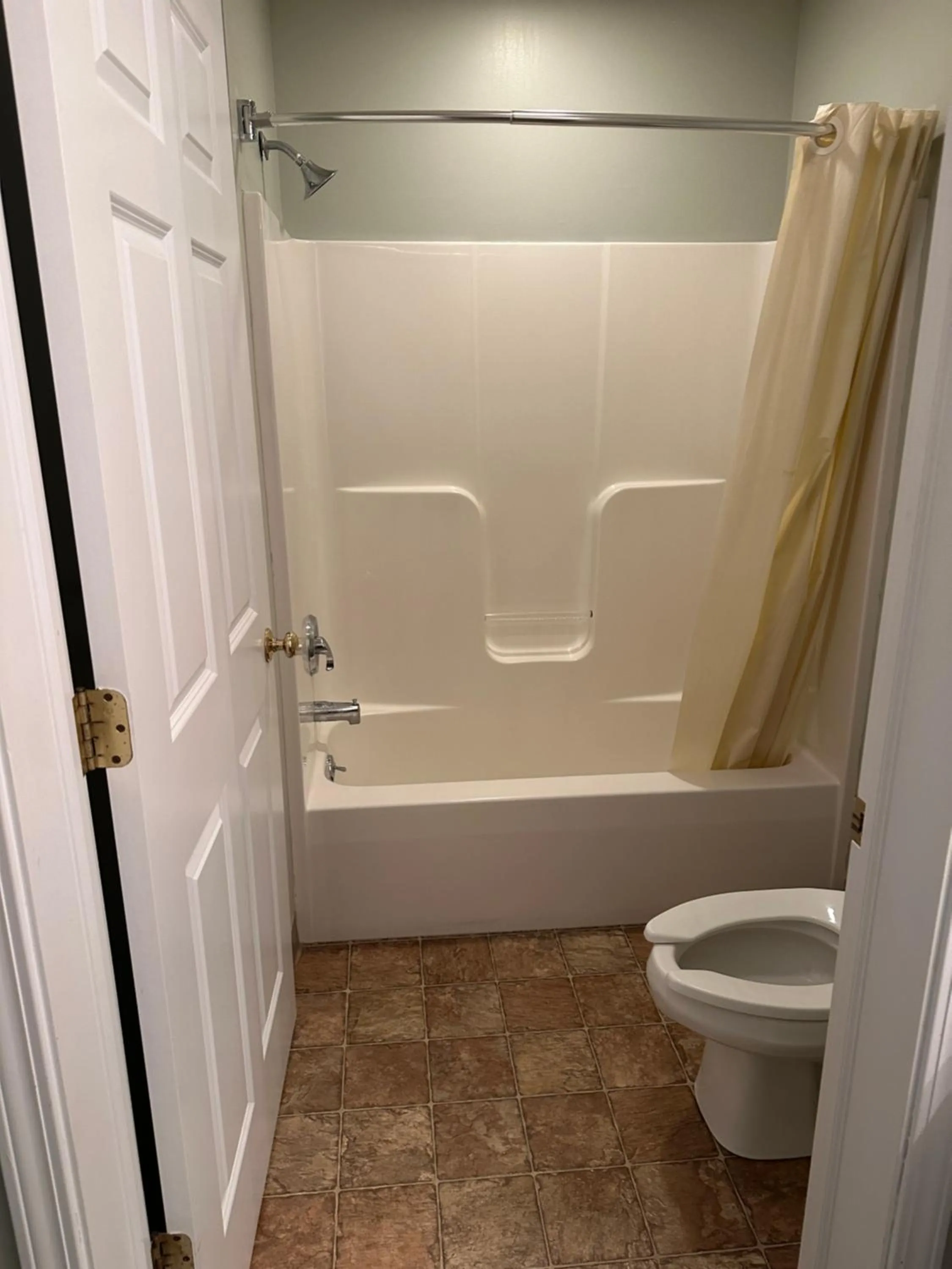 Shower in 4 Season Fun at Legend Cottage Inn