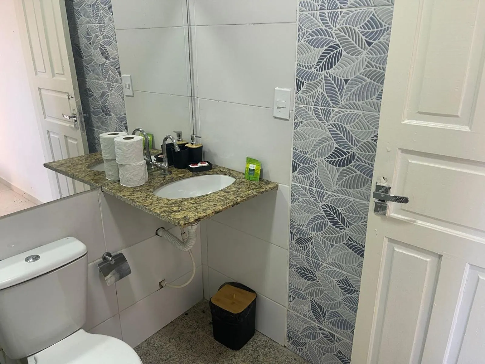 Toilet in Do Adriano Suites