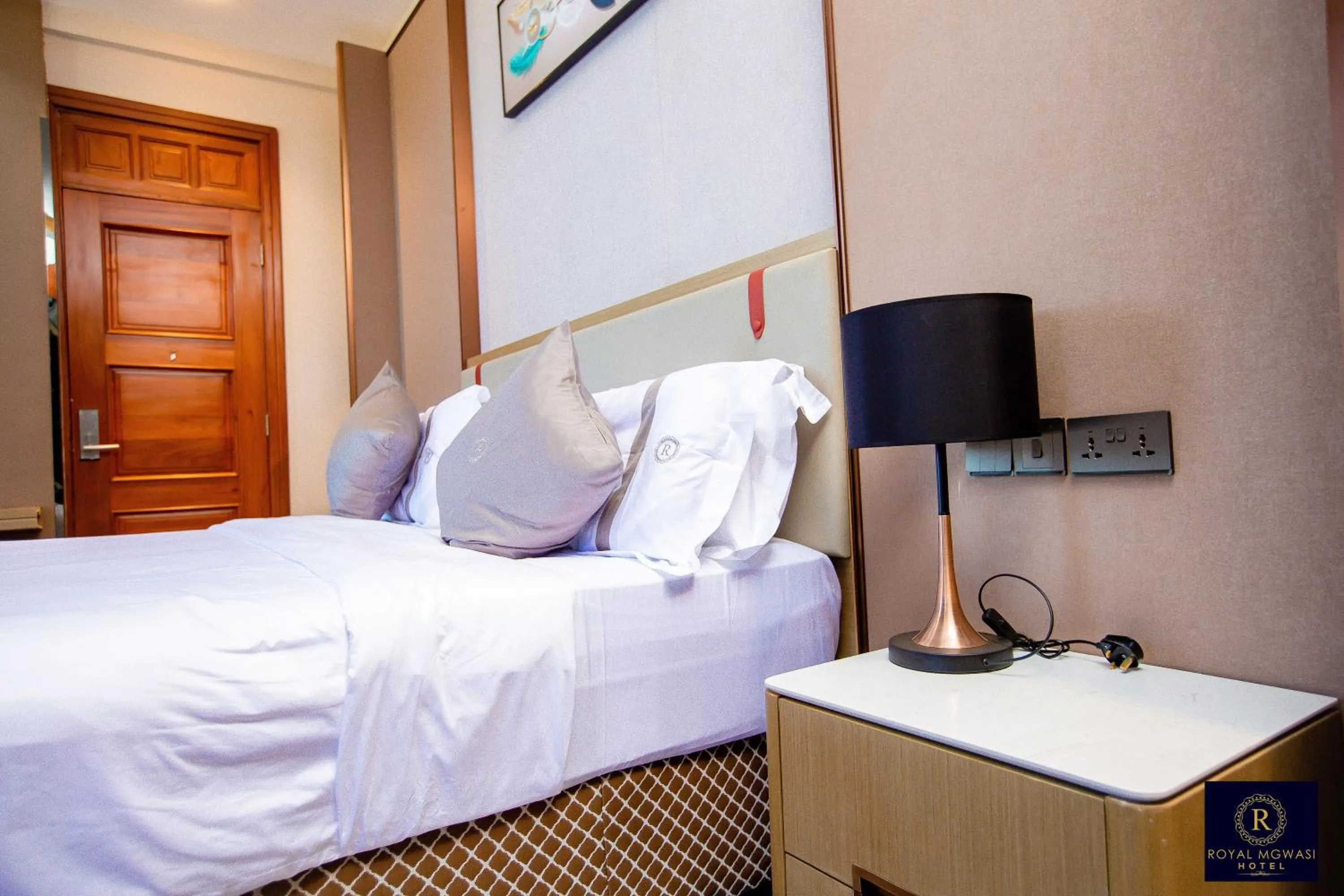 TV and multimedia, Bed in Royal Mgwasi Hotel