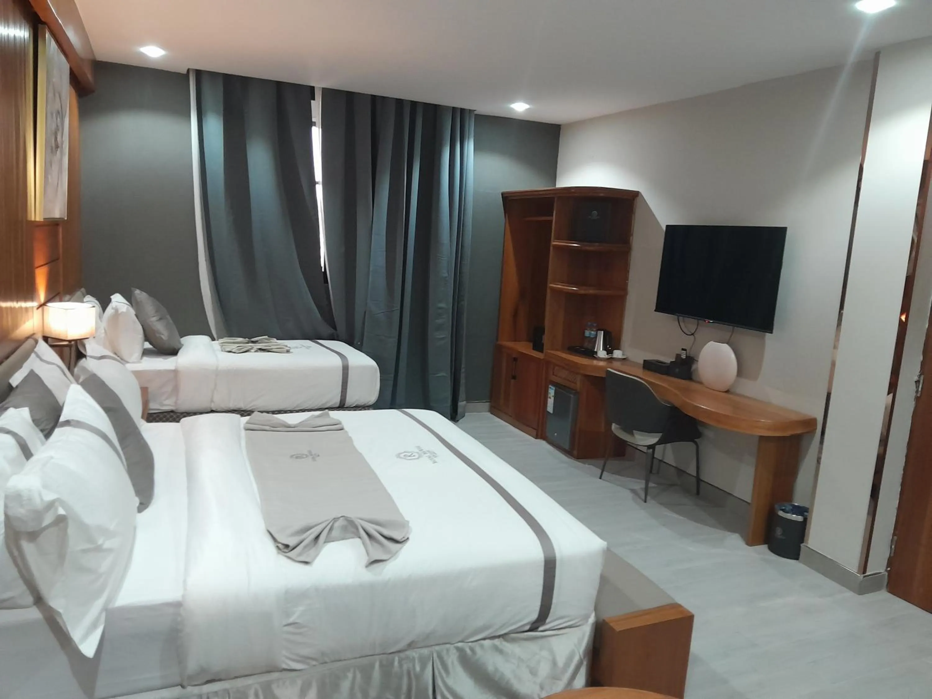 Communal lounge/ TV room, Bed in Royal Mgwasi Hotel