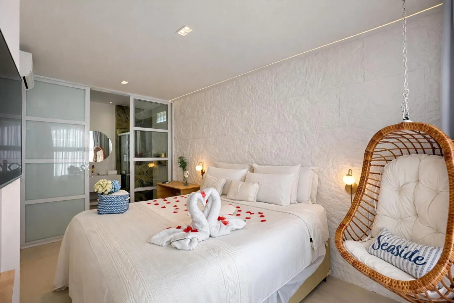 Photo of the whole room, Bed in D'Blue Búzios Hotel Boutique