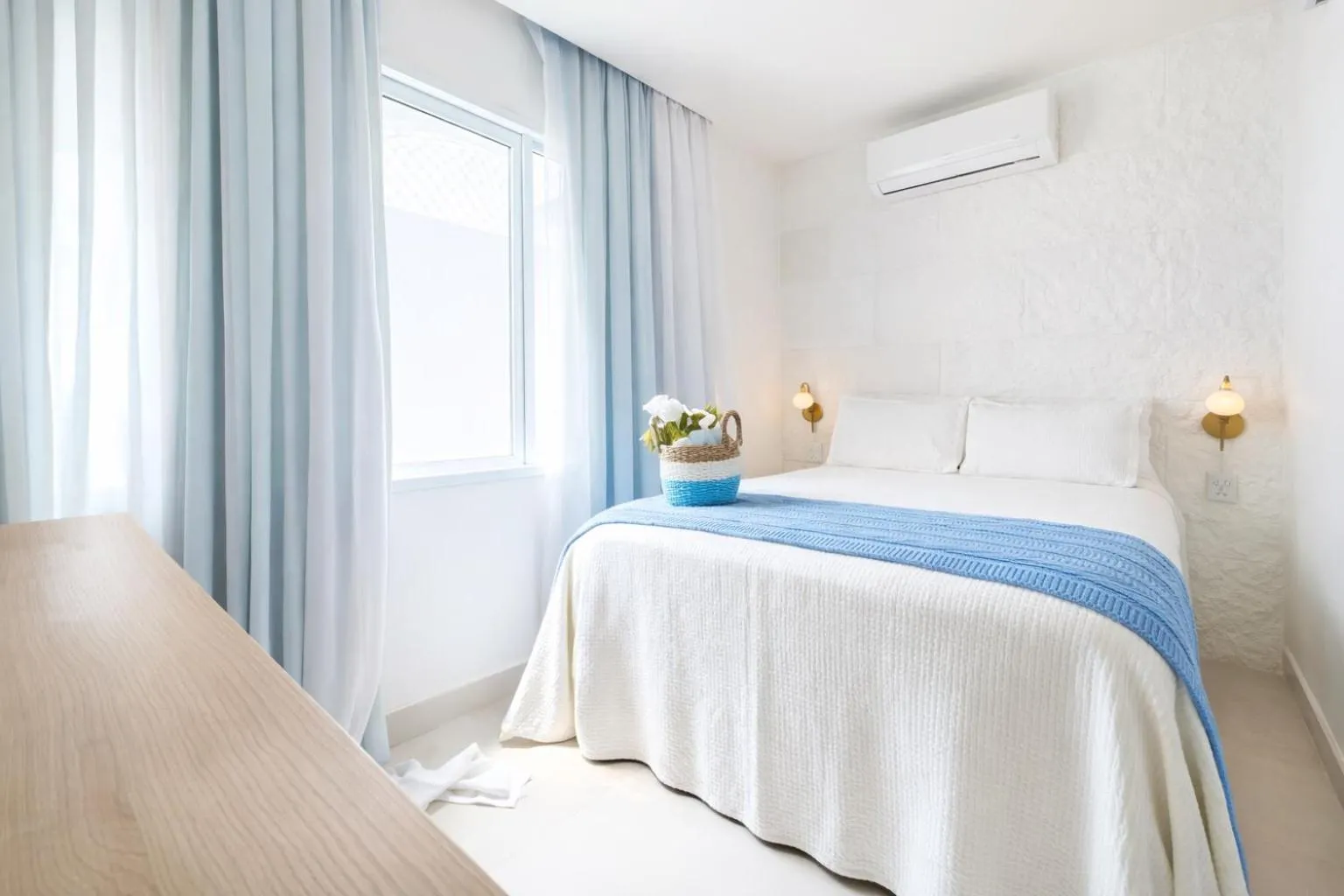 Photo of the whole room, Bed in D'Blue Búzios Hotel Boutique