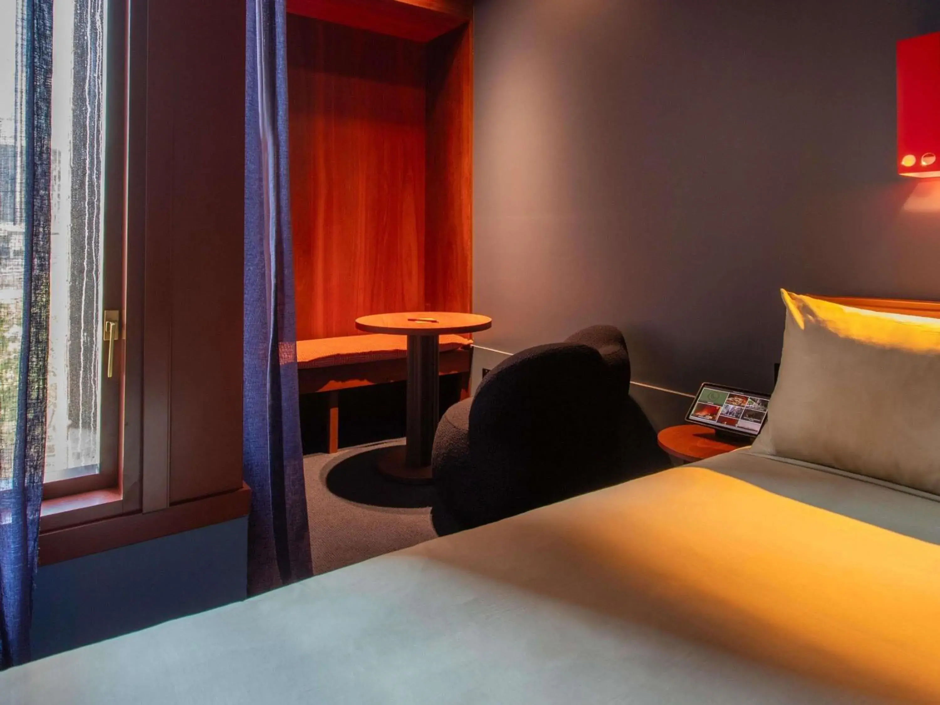 Bedroom, Bed in Hyde Melbourne Place Bedroom, Bed in Hyde Melbourne Place