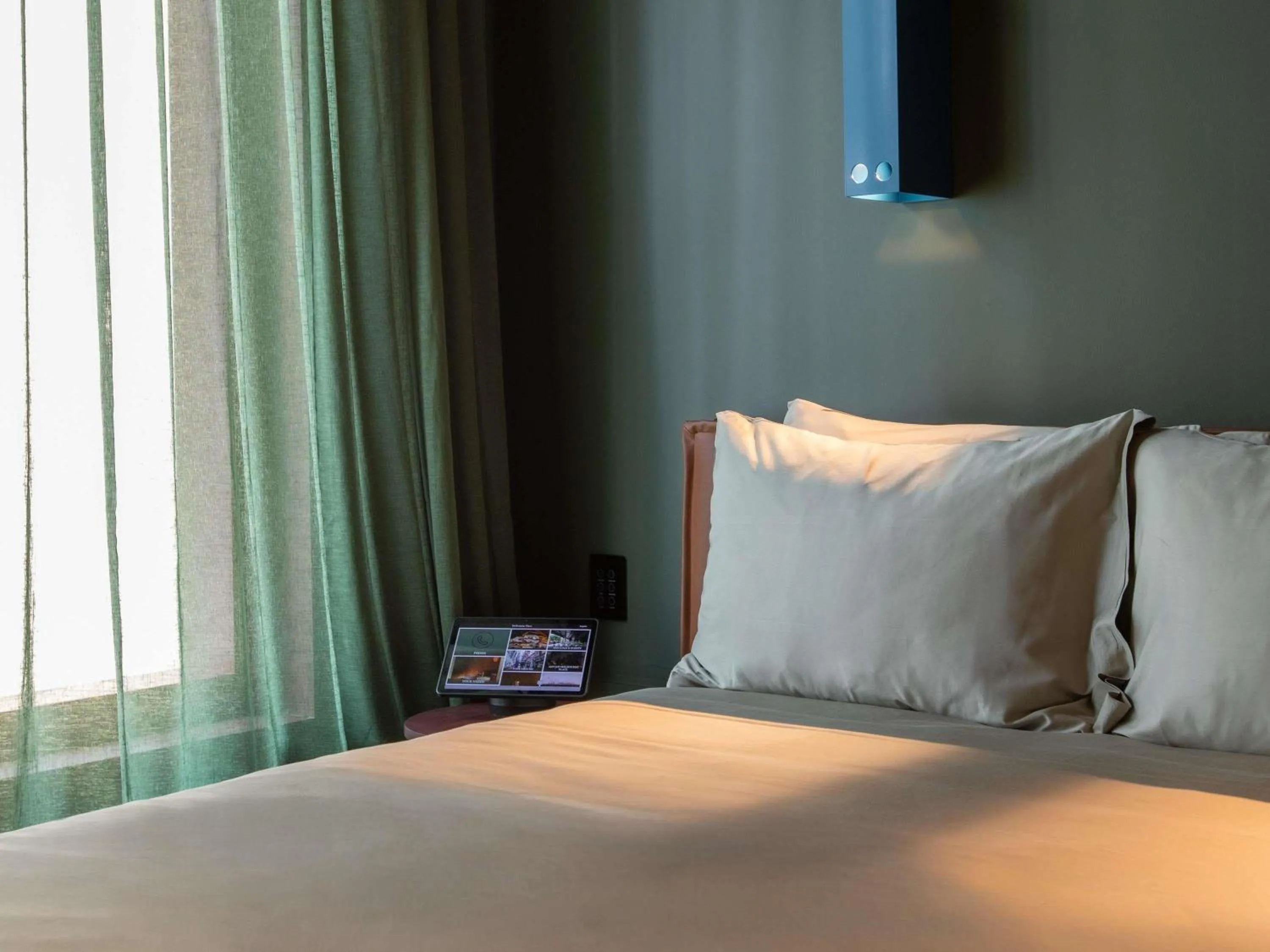 Bedroom, Bed in Hyde Melbourne Place