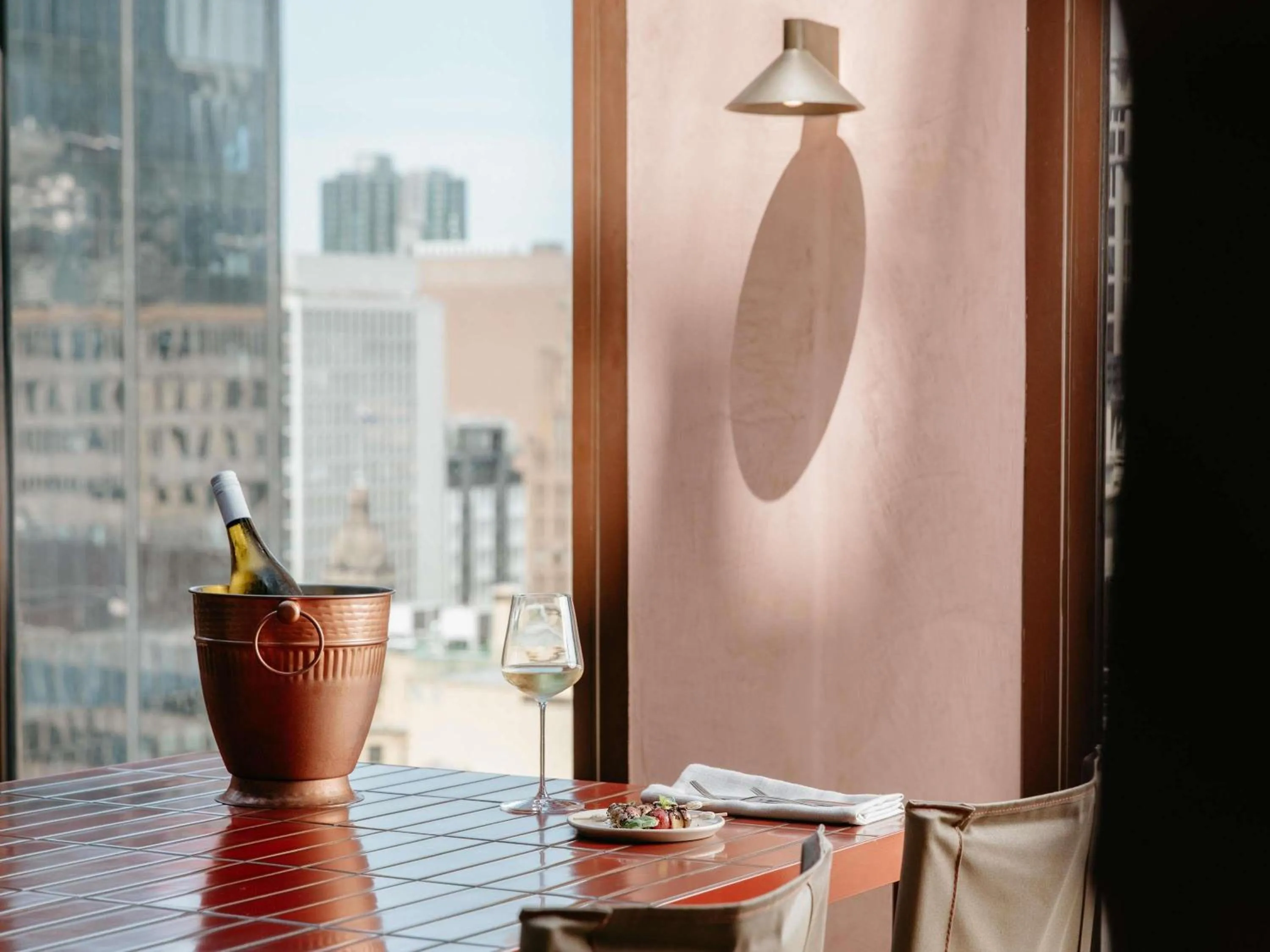 Restaurant/places to eat in Hyde Melbourne Place