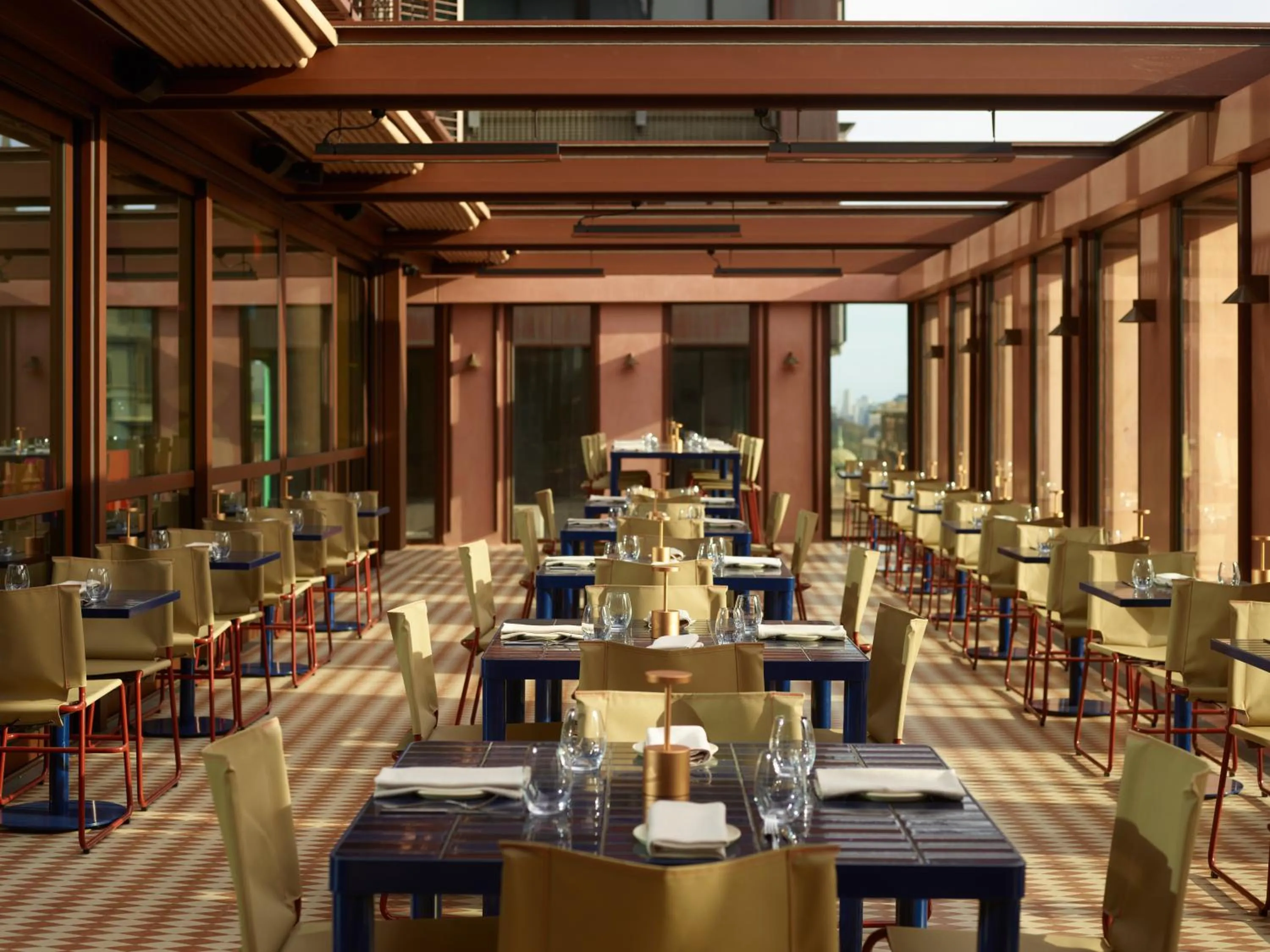 Restaurant/places to eat in Hyde Melbourne Place