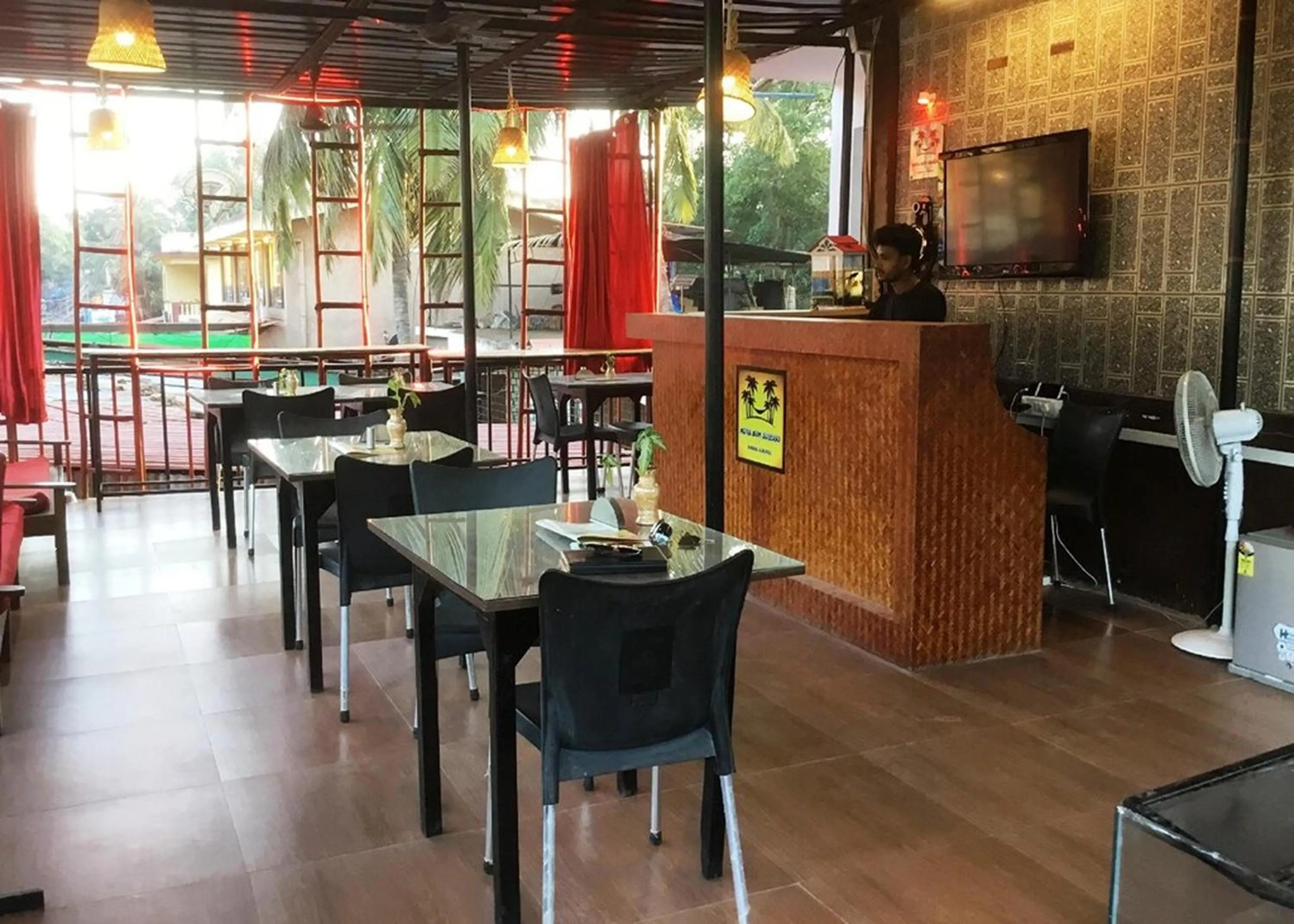 Restaurant/places to eat in Hotel Bom Sucesso, Candolim Beach