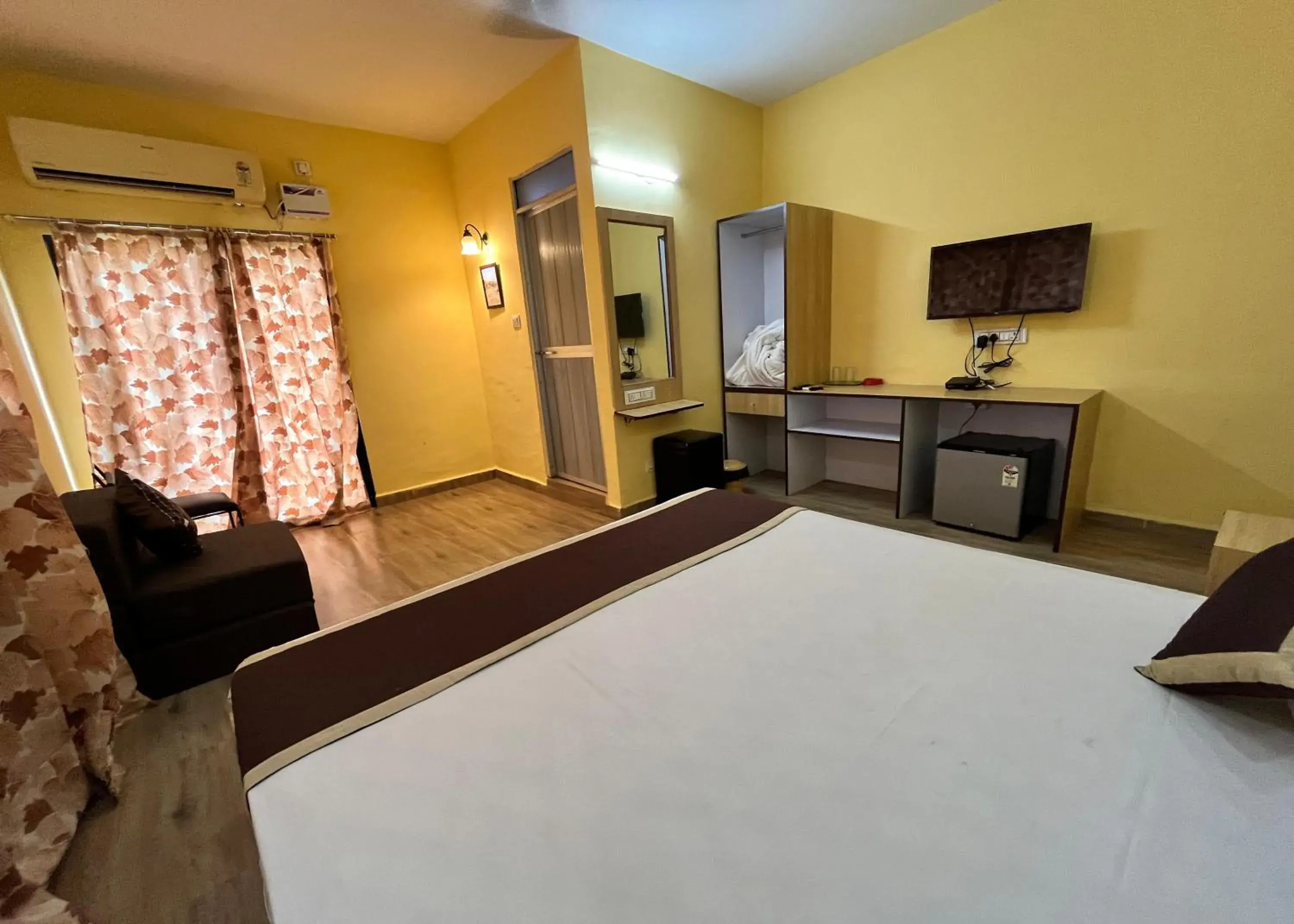 Photo of the whole room in Hotel Bom Sucesso, Candolim Beach Photo of the whole room in Hotel Bom Sucesso, Candolim Beach