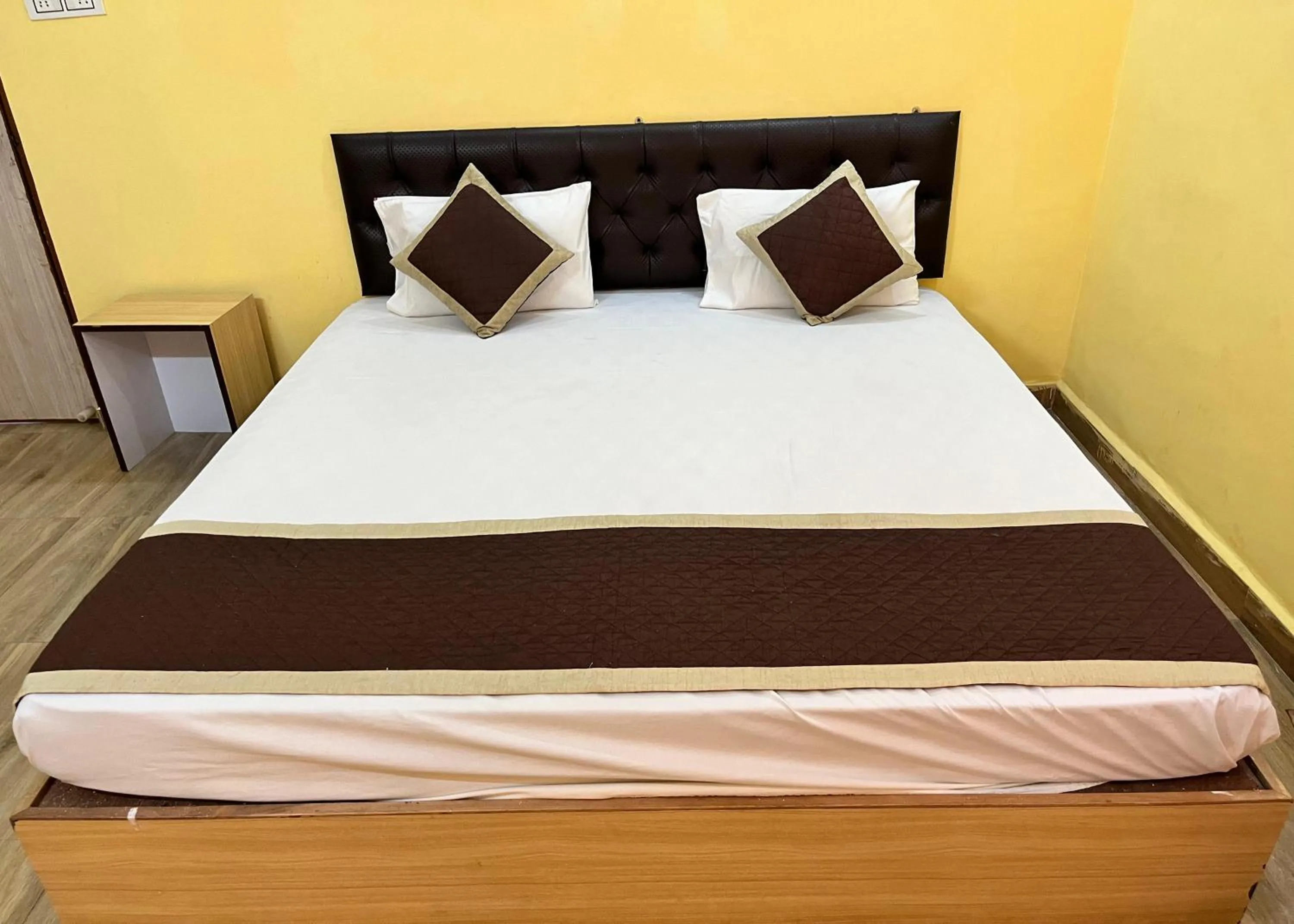 Bed in Hotel Bom Sucesso, Candolim Beach