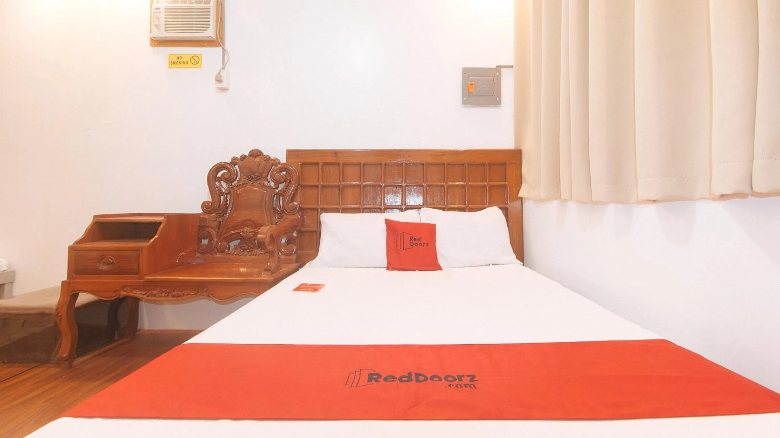 Bedroom, Bed in RedDoorz at Prince Hotel near NAIA T1