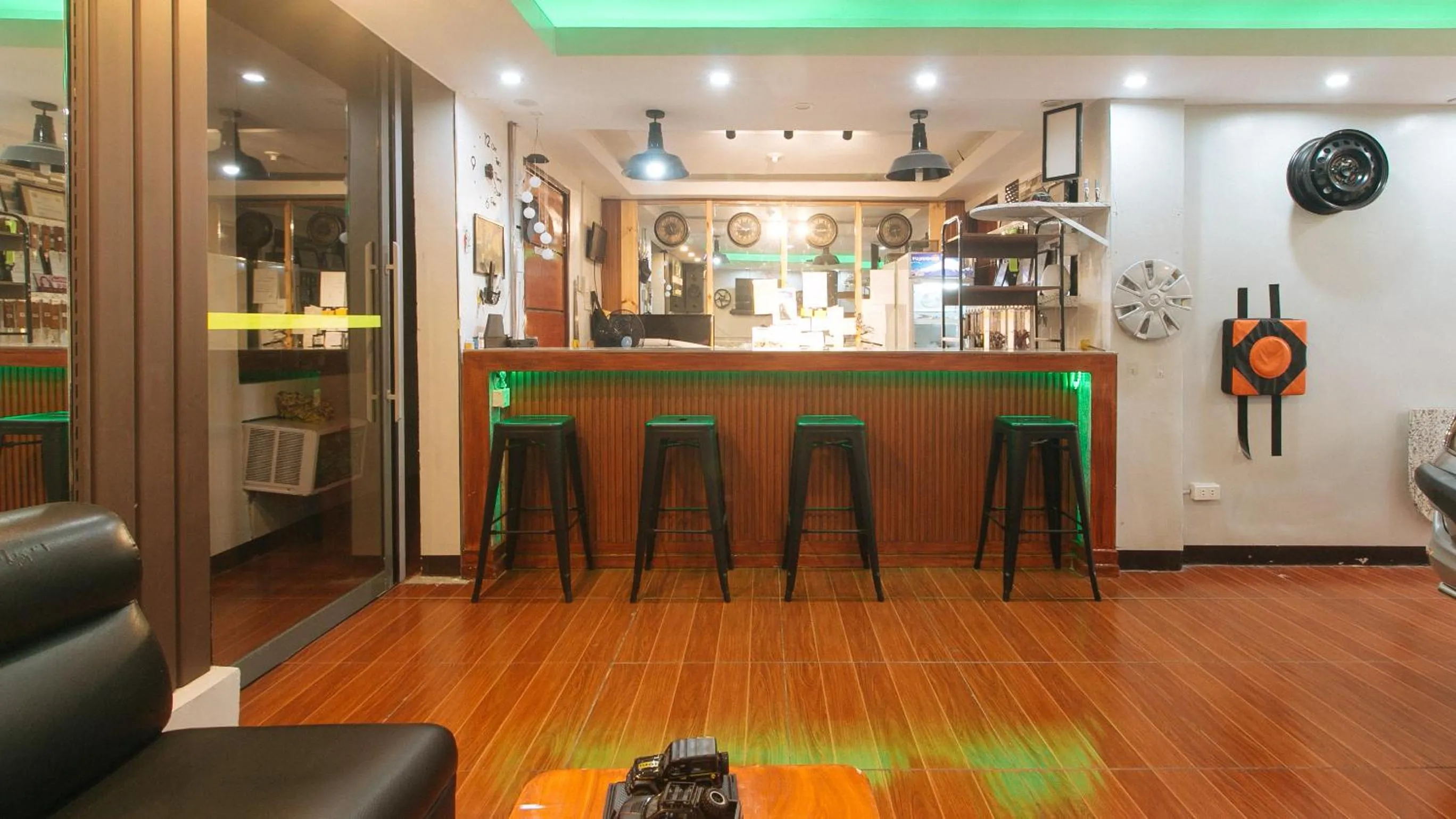 Lobby or reception in RedDoorz at Prince Hotel near NAIA T1