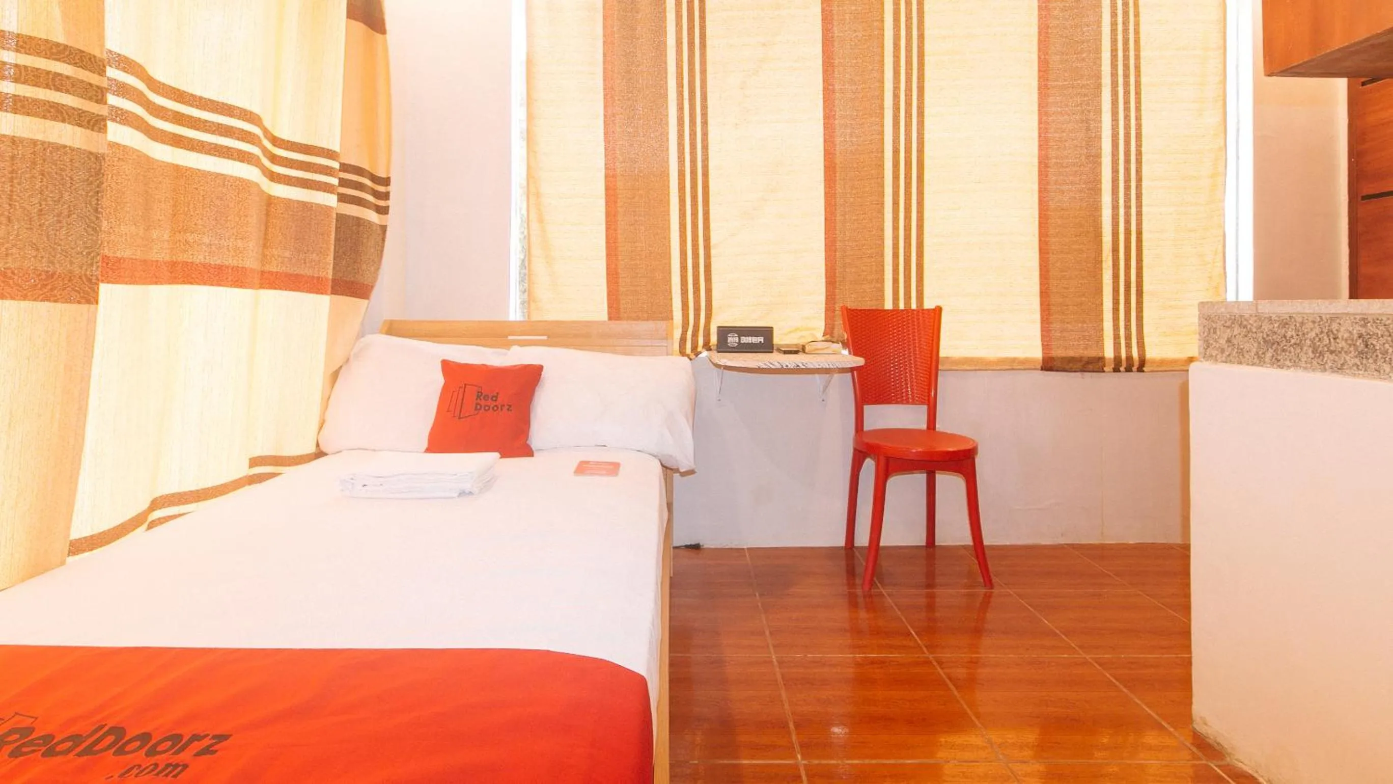 Bed in RedDoorz at Prince Hotel near NAIA T1