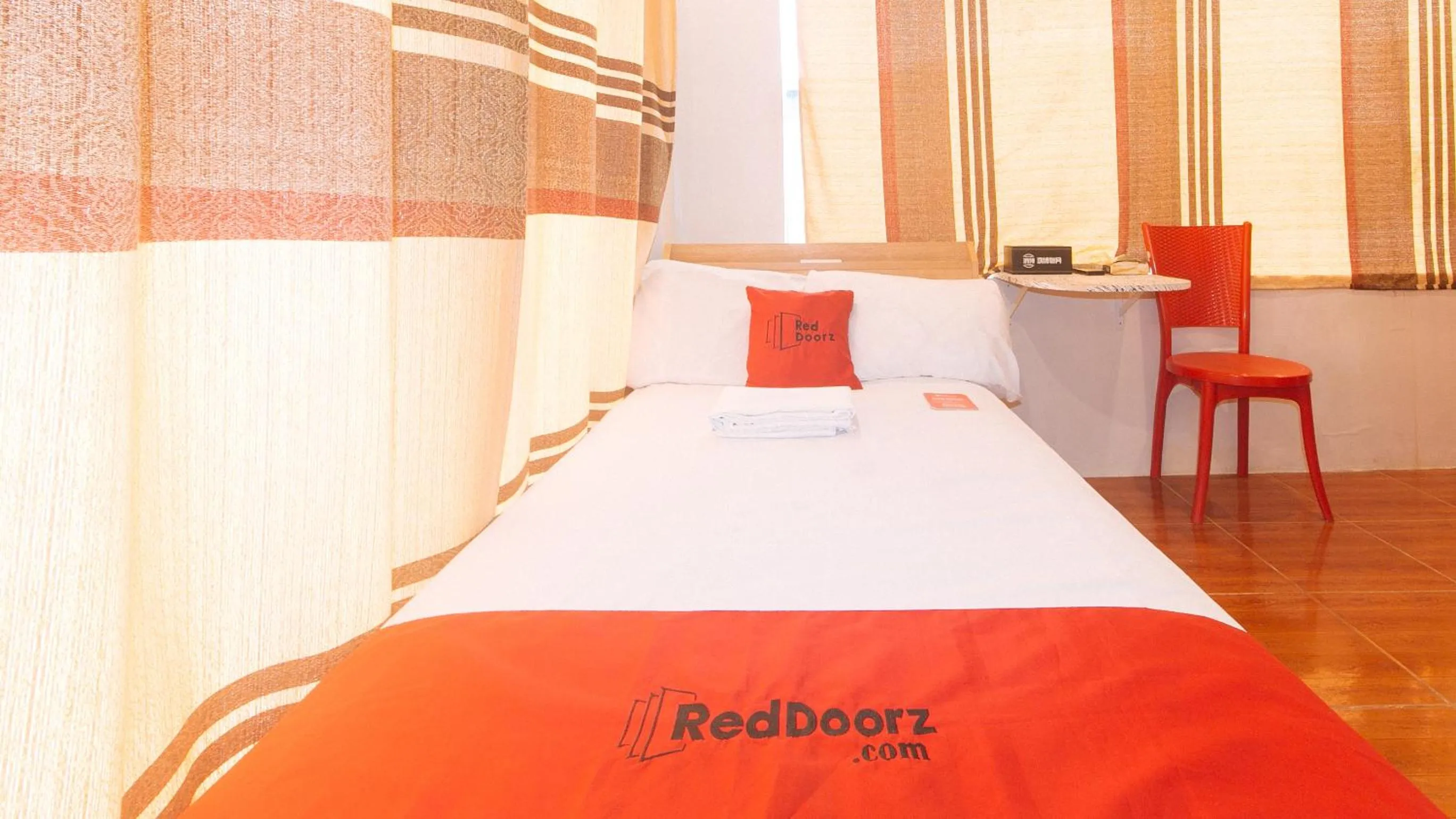 Photo of the whole room, Bed in RedDoorz at Prince Hotel near NAIA T1