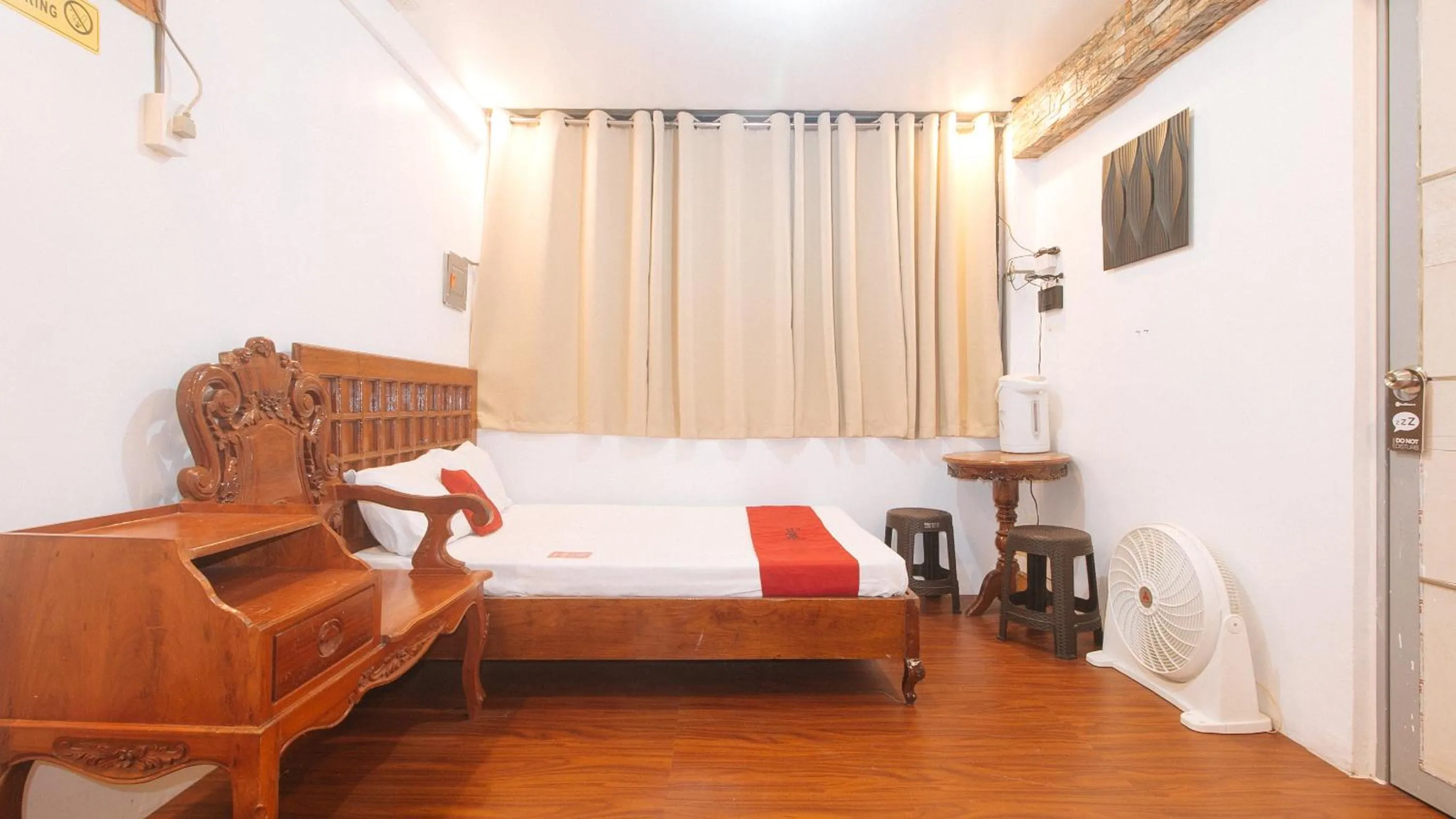 Bedroom, Bed in RedDoorz at Prince Hotel near NAIA T1