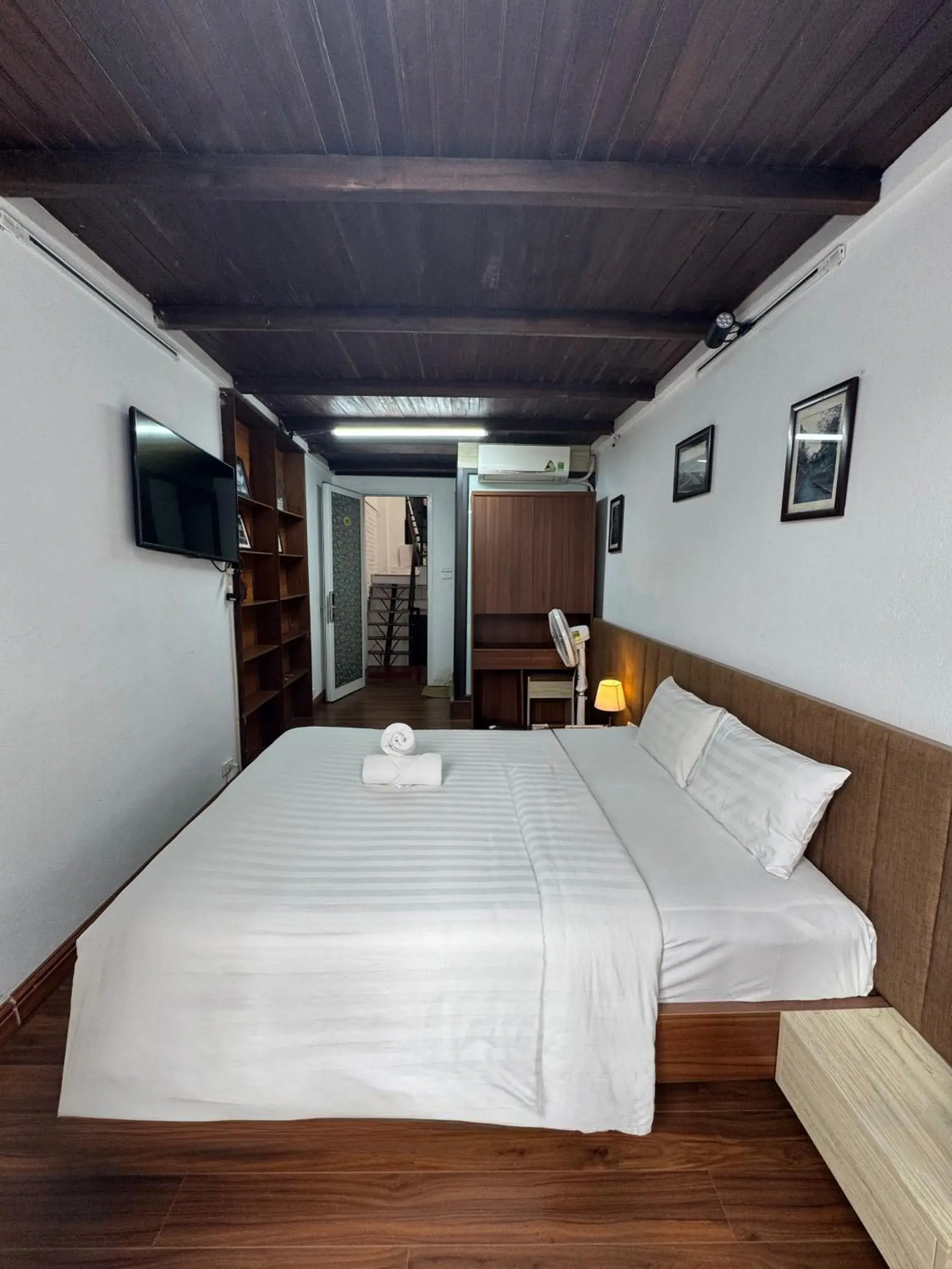 Photo of the whole room, Bed in Hanoi Center View Hotel and Spa Photo of the whole room, Bed in Hanoi Center View Hotel and Spa