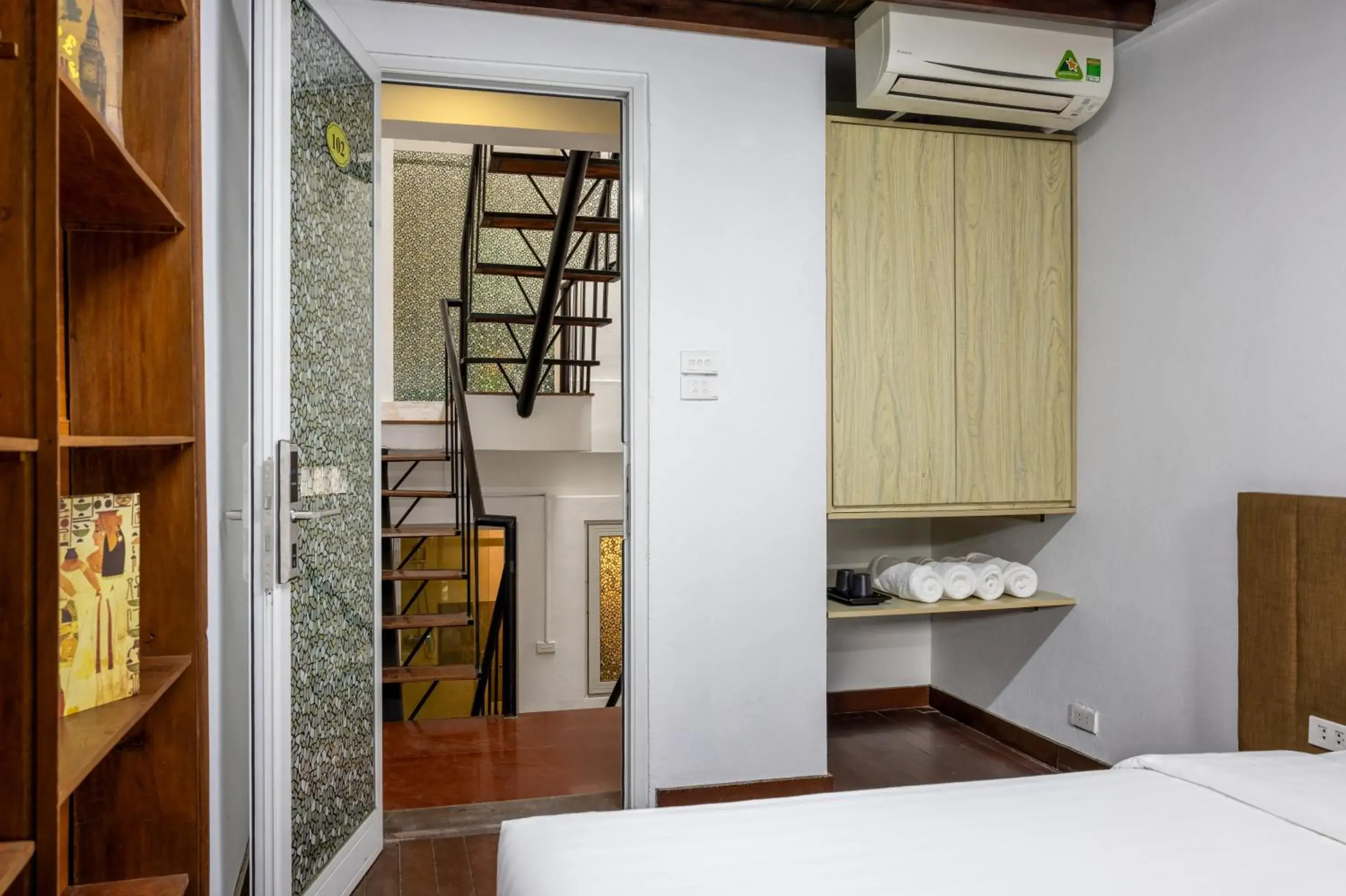 Toilet, Bed in Hanoi Center View Hotel and Spa Toilet, Bed in Hanoi Center View Hotel and Spa