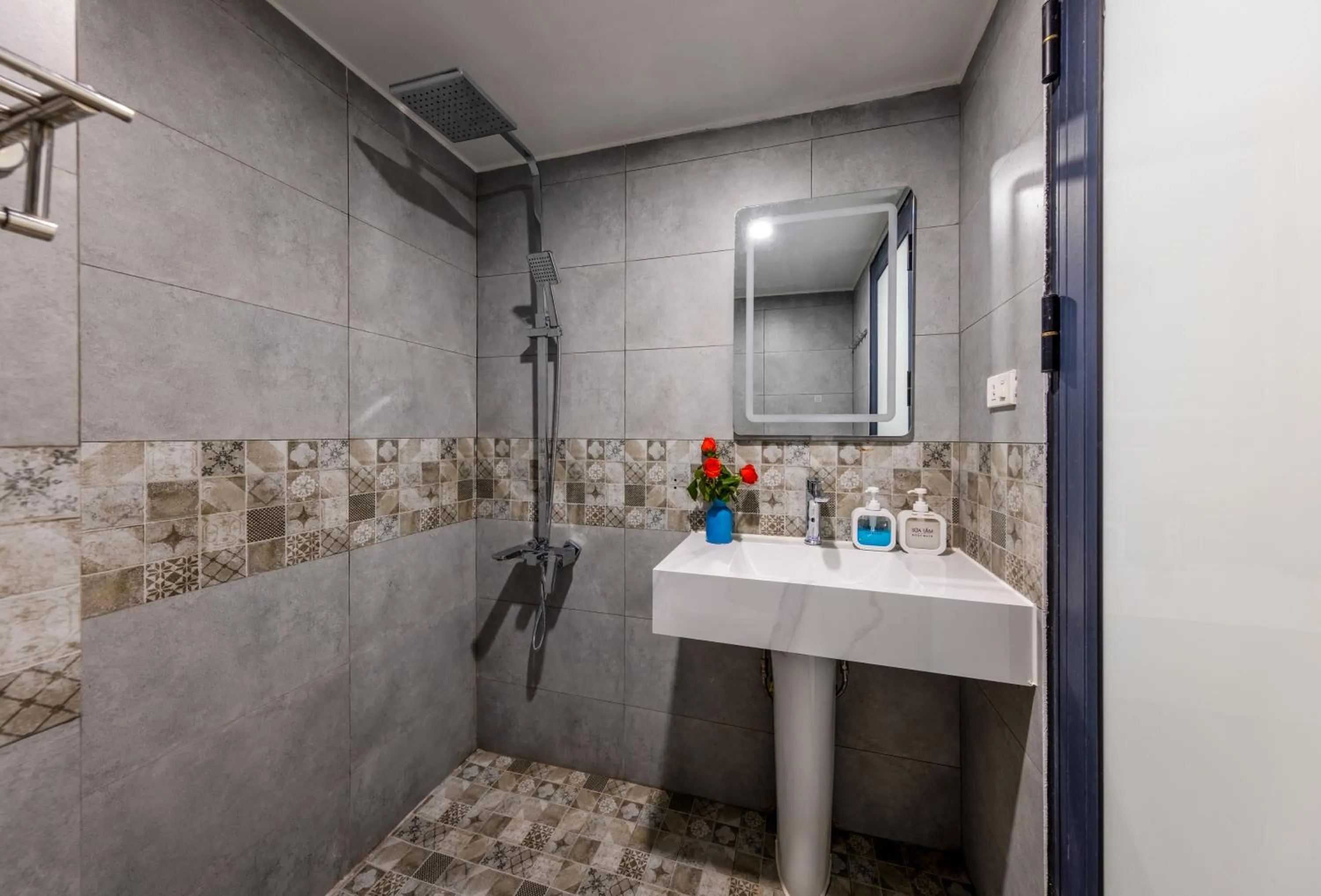 Toilet in Hanoi Center View Hotel and Spa