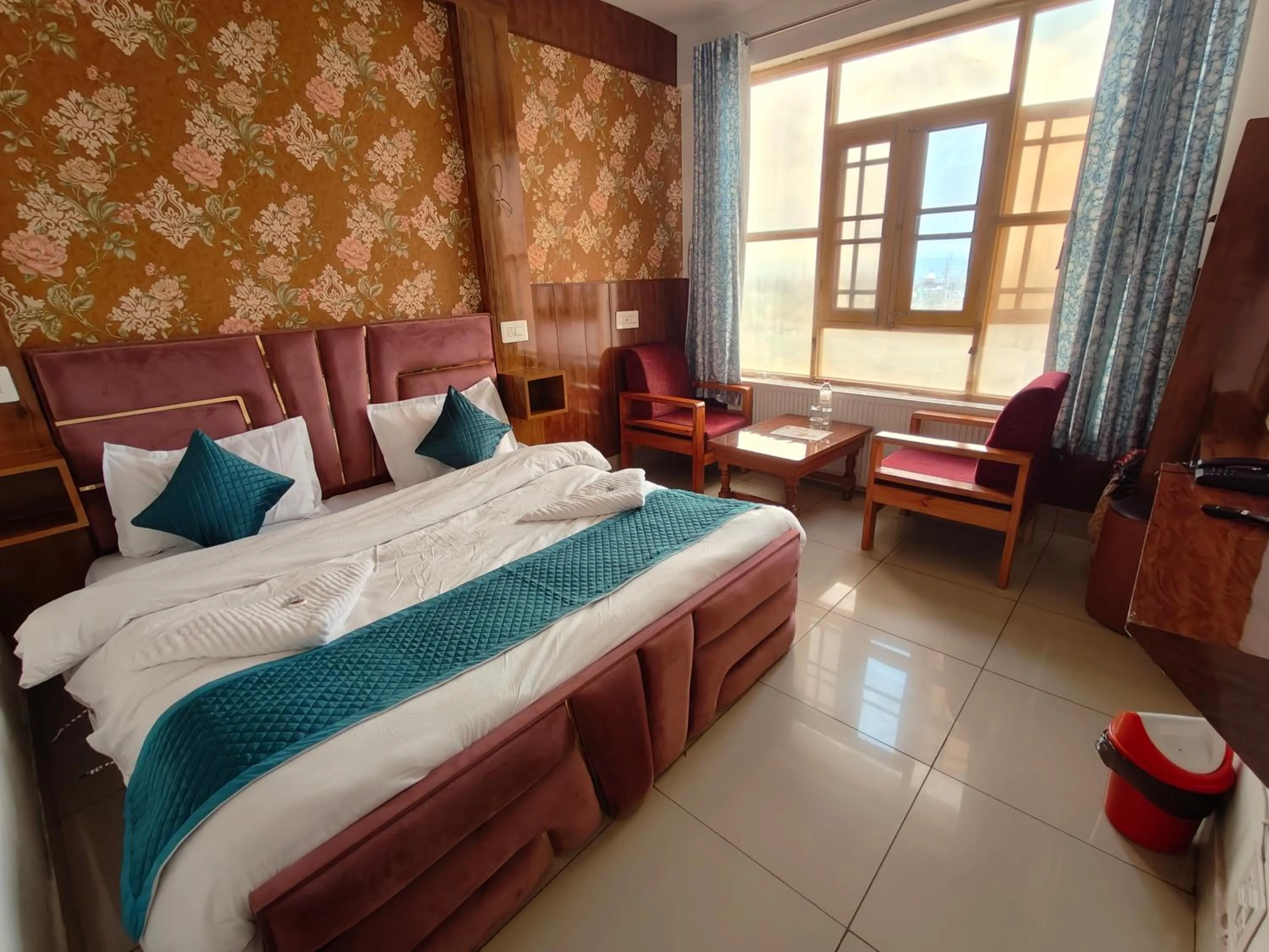 Photo of the whole room, Bed in Gulmarg GS Residency Hotel