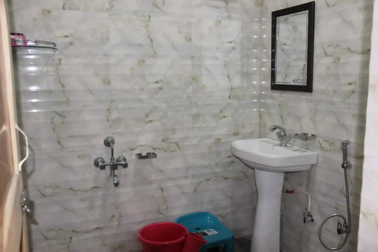 Shower in Gulmarg GS Residency Hotel