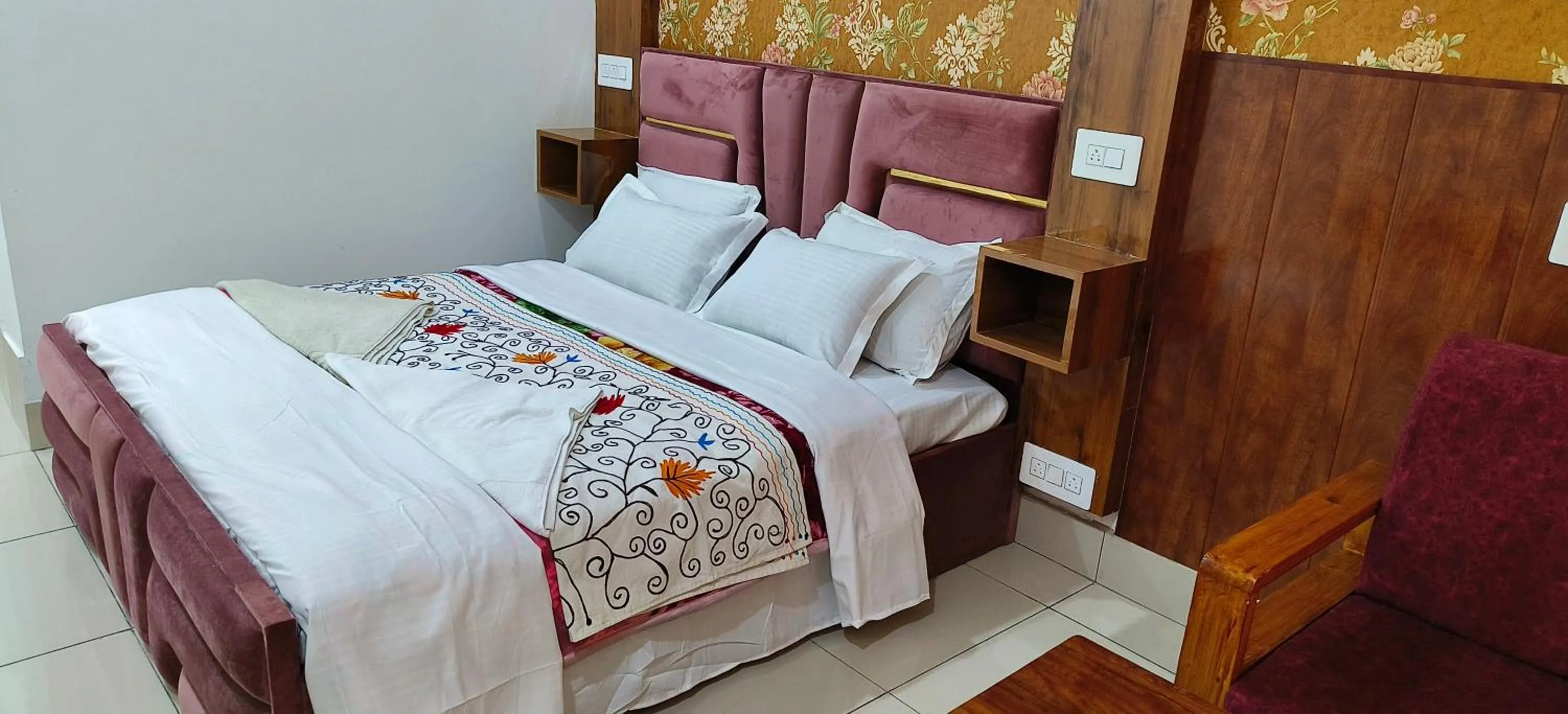 Bed in Gulmarg GS Residency Hotel