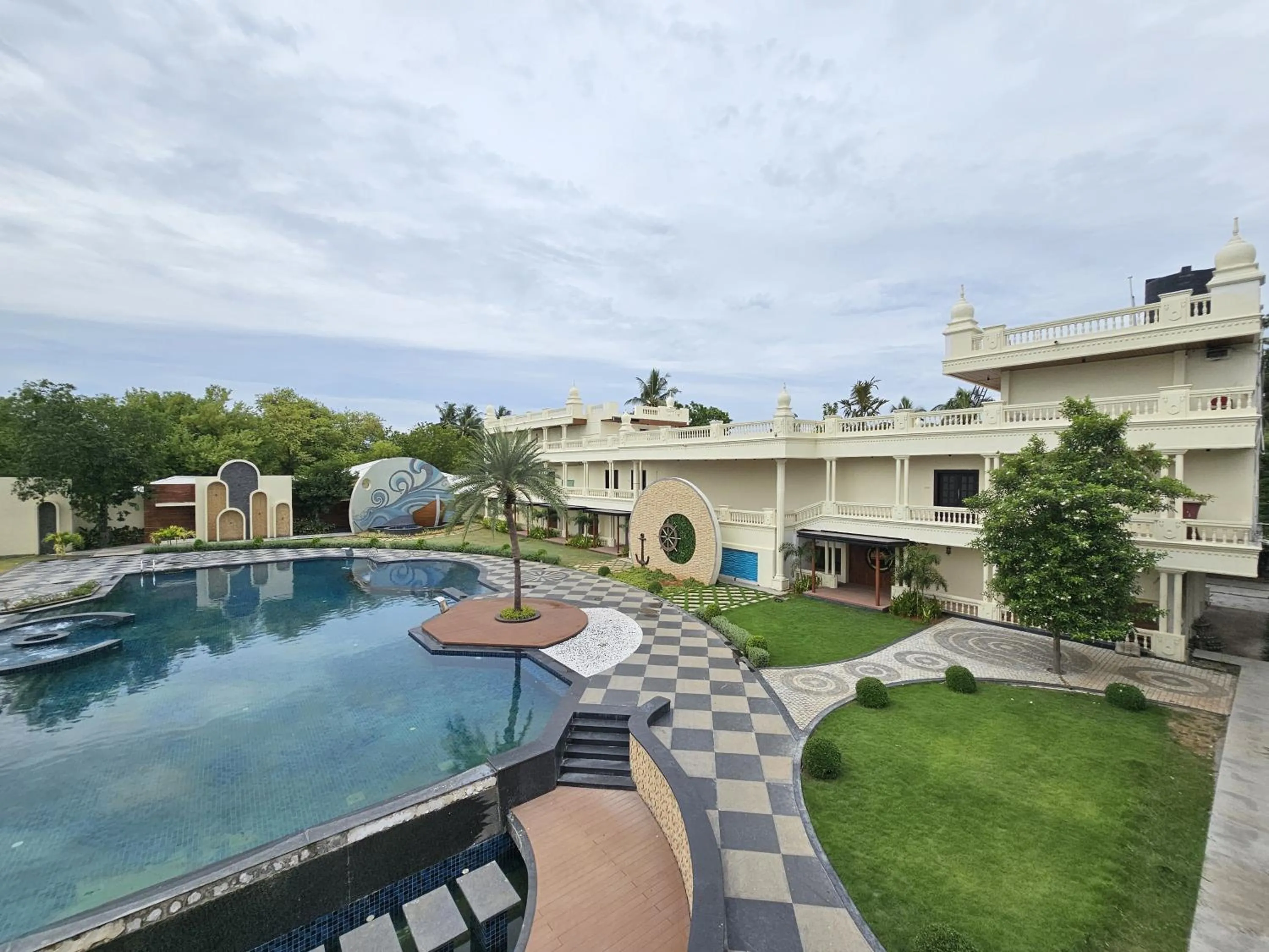 Swimming pool in Sathyam Grand Resorts, Sriperumbudur