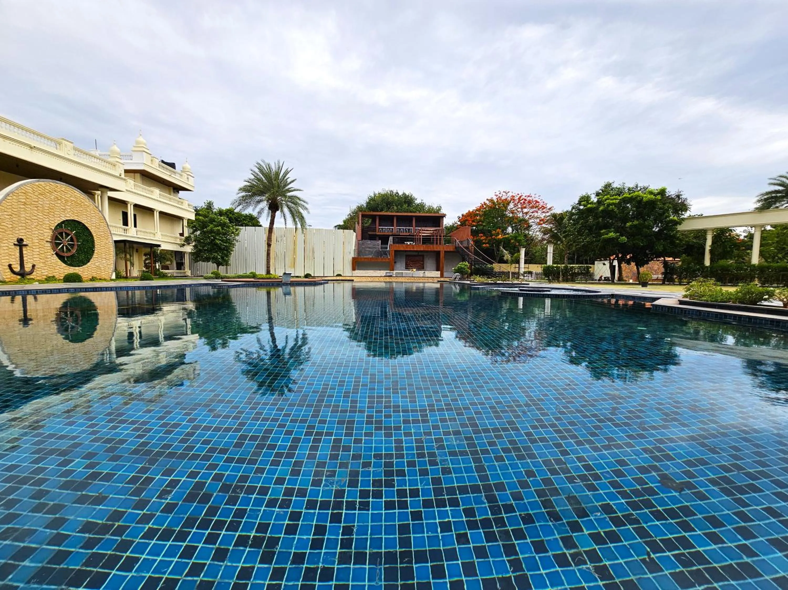 Swimming pool in Sathyam Grand Resorts, Sriperumbudur