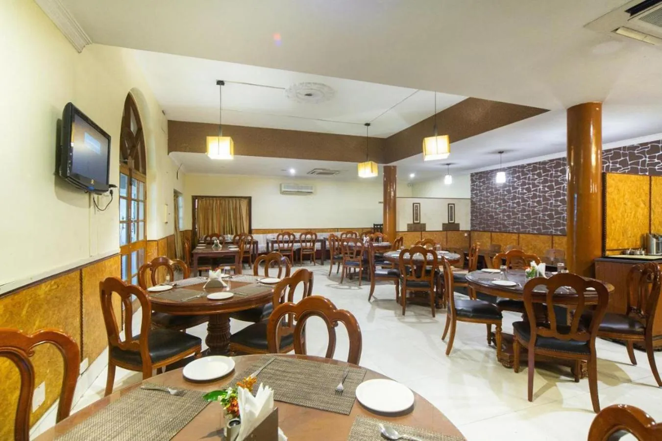 Restaurant/places to eat in Sathyam Grand Resorts, Sriperumbudur