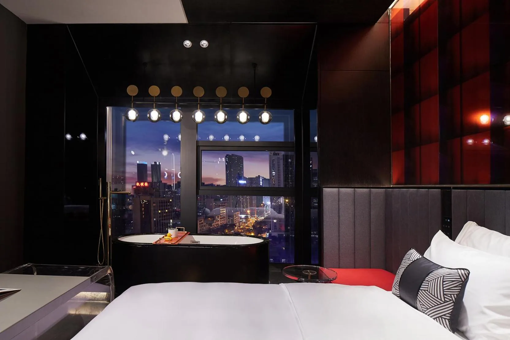 Photo of the whole room, Bed in ISEYA Design Hotel Chengdu Taikoo Li