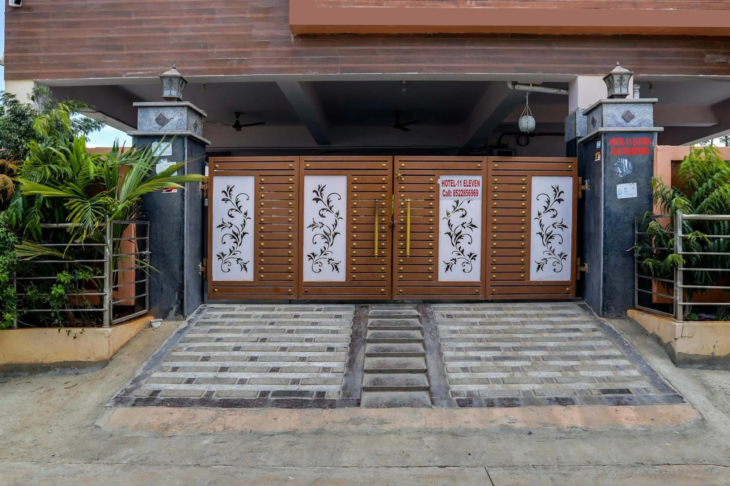 Facade/entrance in Hotel O 11 Eleven