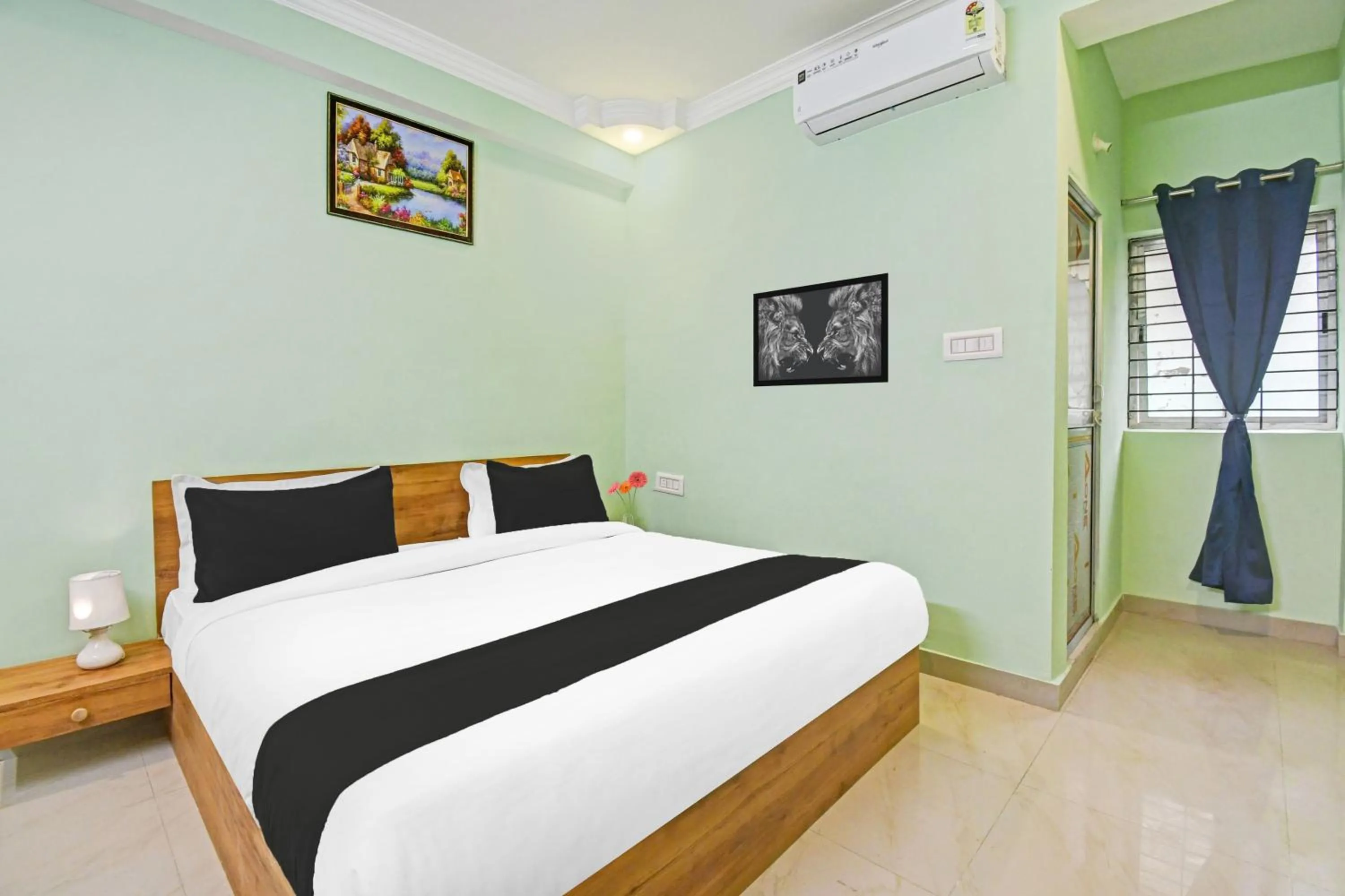 Bedroom, Bed in Super Hotel O AURA HOTEL SONNET INNS