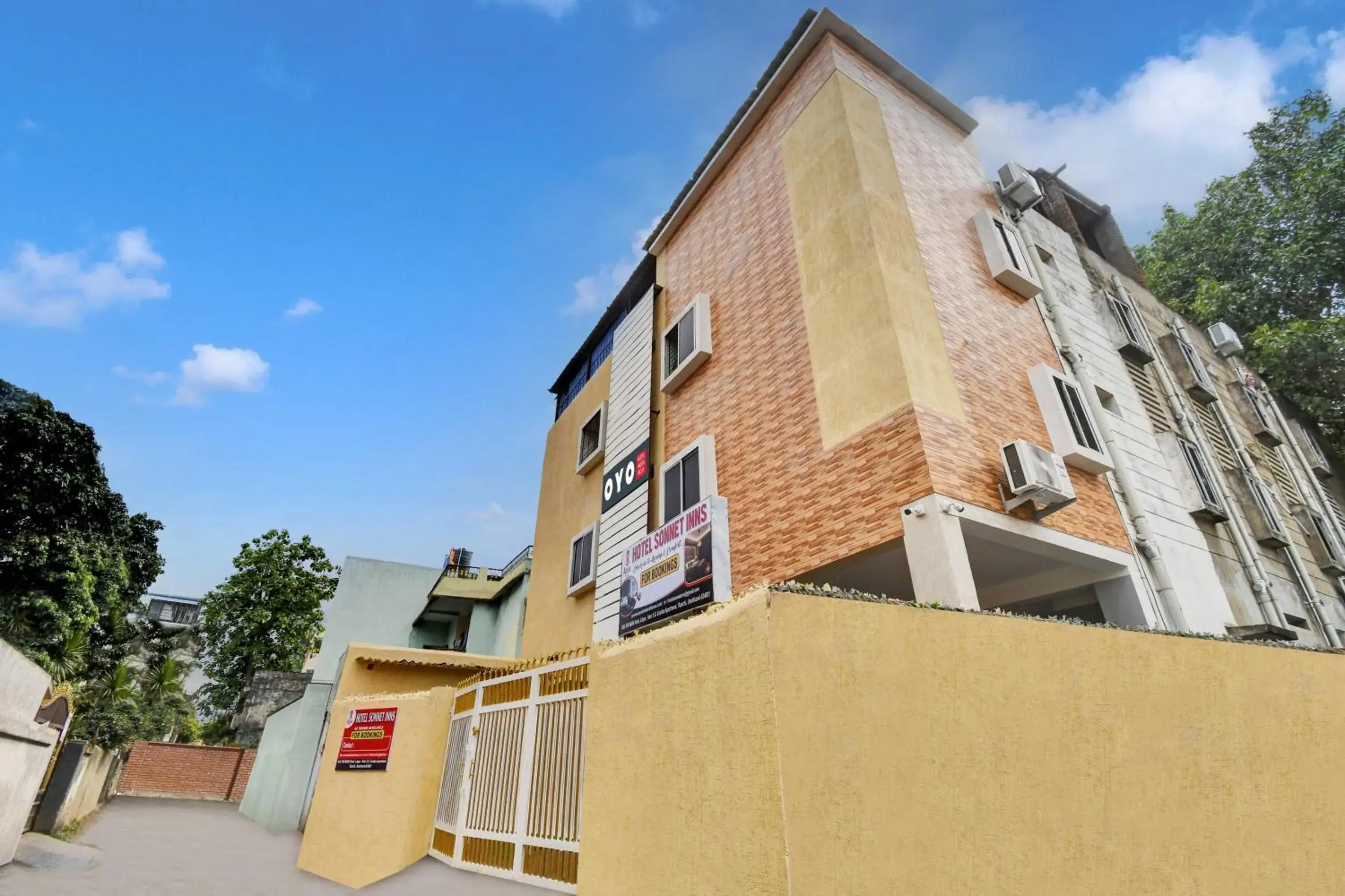 Facade/entrance in Super Hotel O AURA HOTEL SONNET INNS Facade/entrance in Super Hotel O AURA HOTEL SONNET INNS