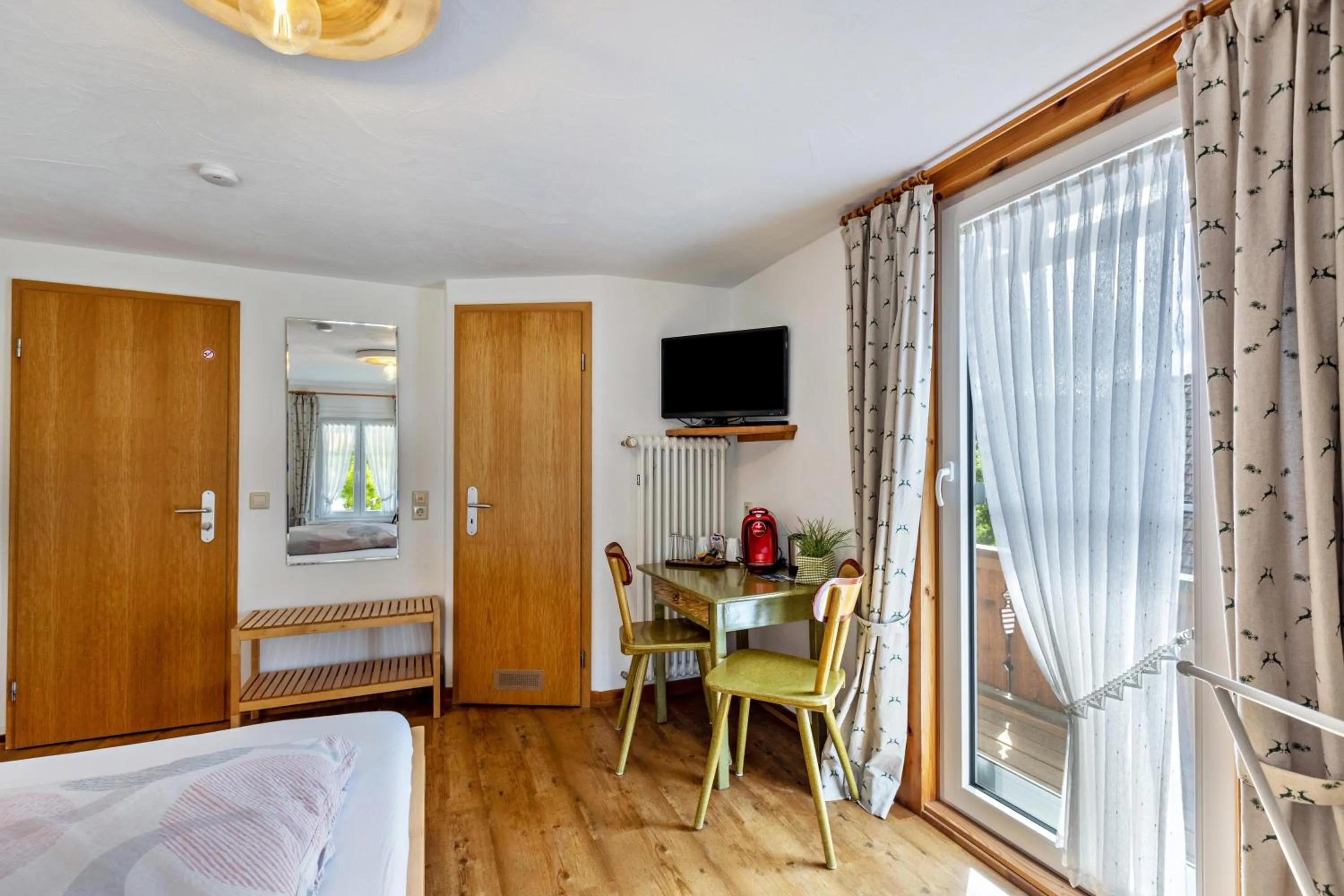 Property building, Bed in Pension Ferienwohnung Baarblick