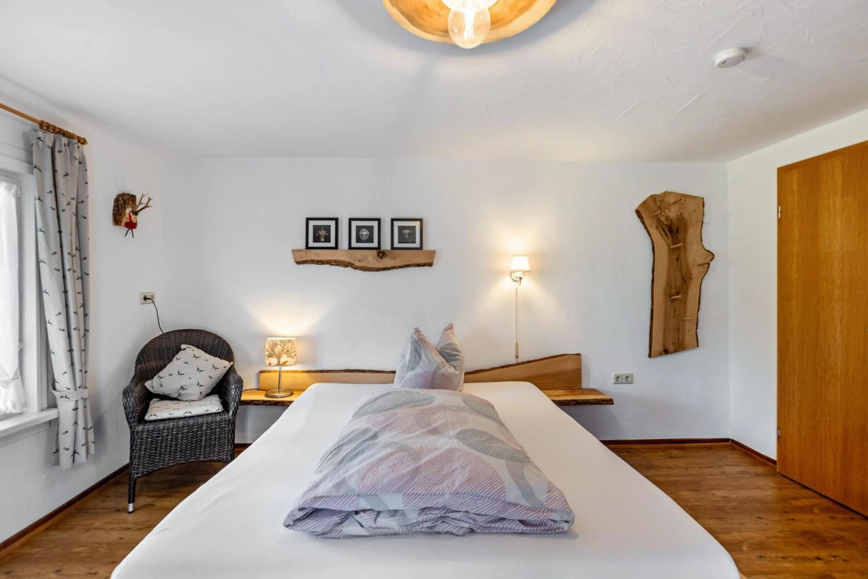 Living room, Bed in Pension Ferienwohnung Baarblick