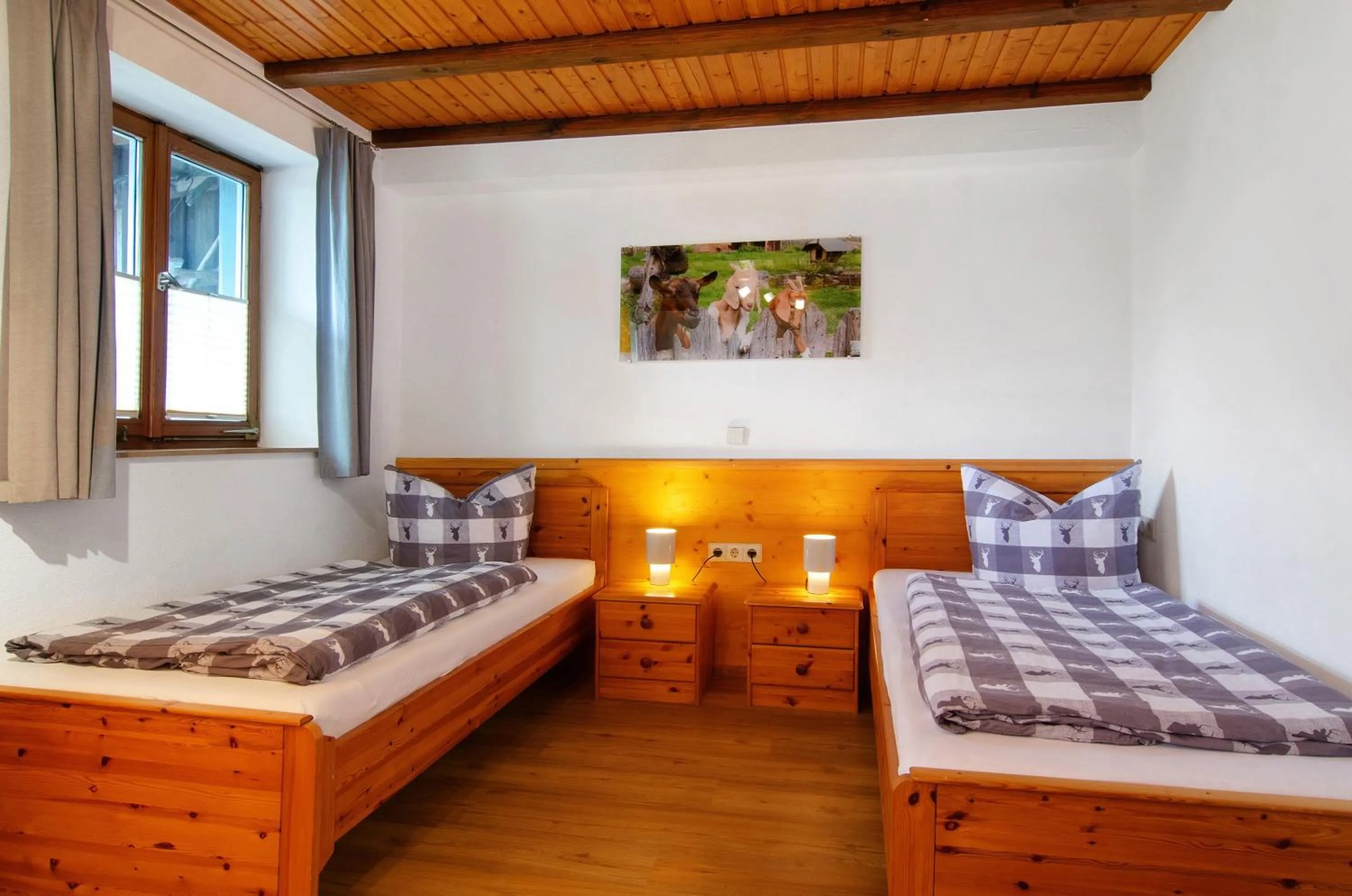 Property building, Bed in Pension Ferienwohnung Baarblick