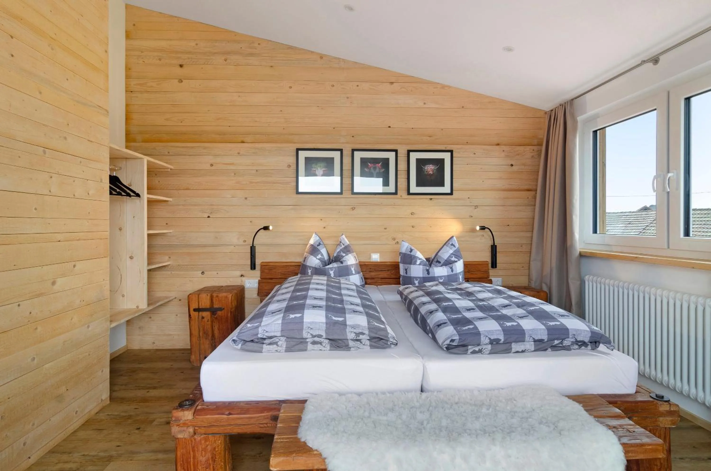 Living room, Bed in Pension Ferienwohnung Baarblick