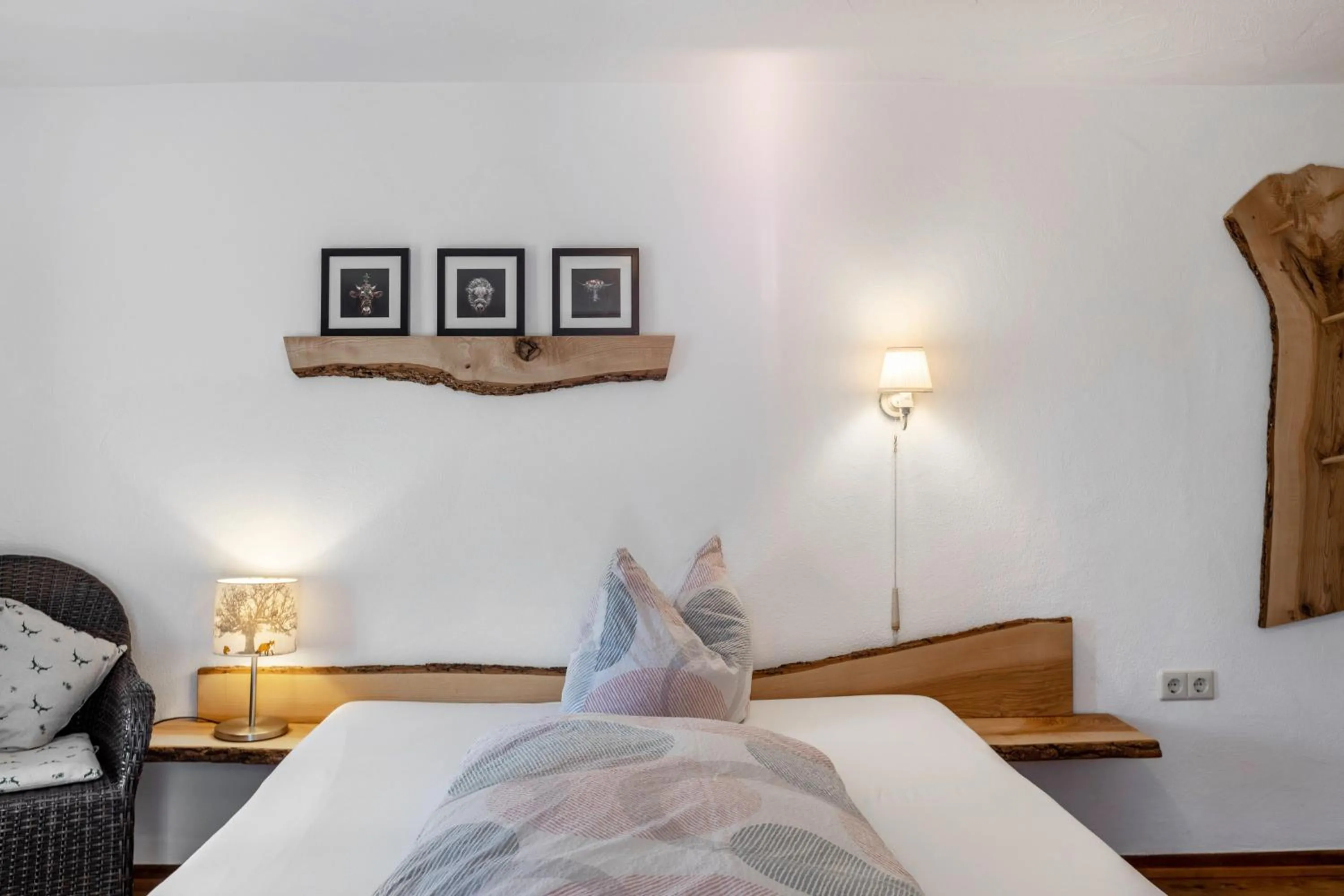 Living room, Bed in Pension Ferienwohnung Baarblick