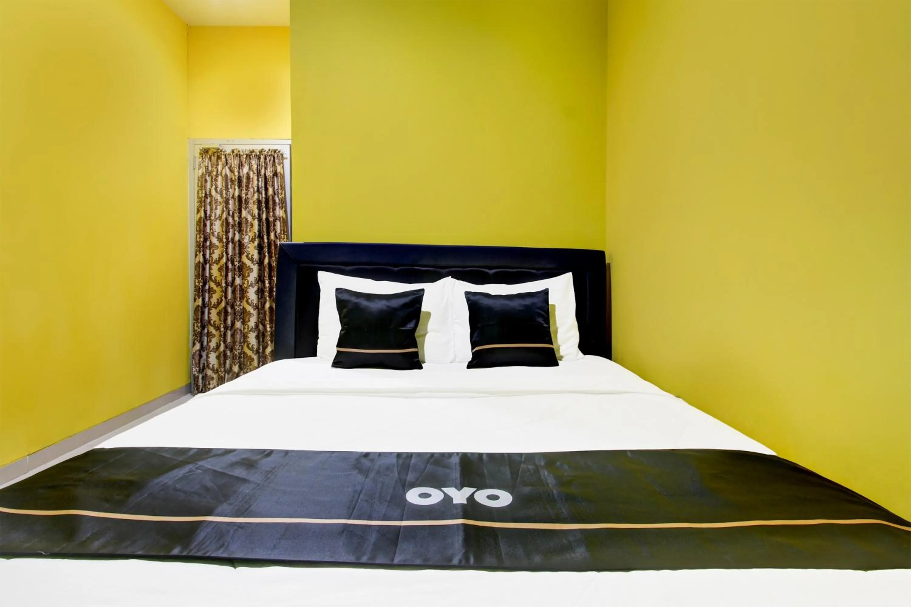 Deluxe Double Room in Hotel O Amanah Sejahtera Near Bandara Adi Soemarmo