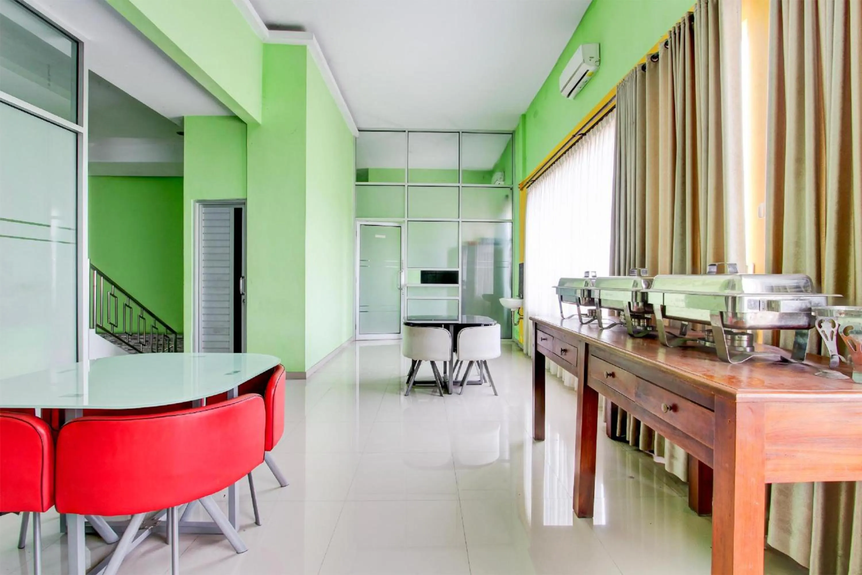Lobby or reception in Hotel O Amanah Sejahtera Near Bandara Adi Soemarmo