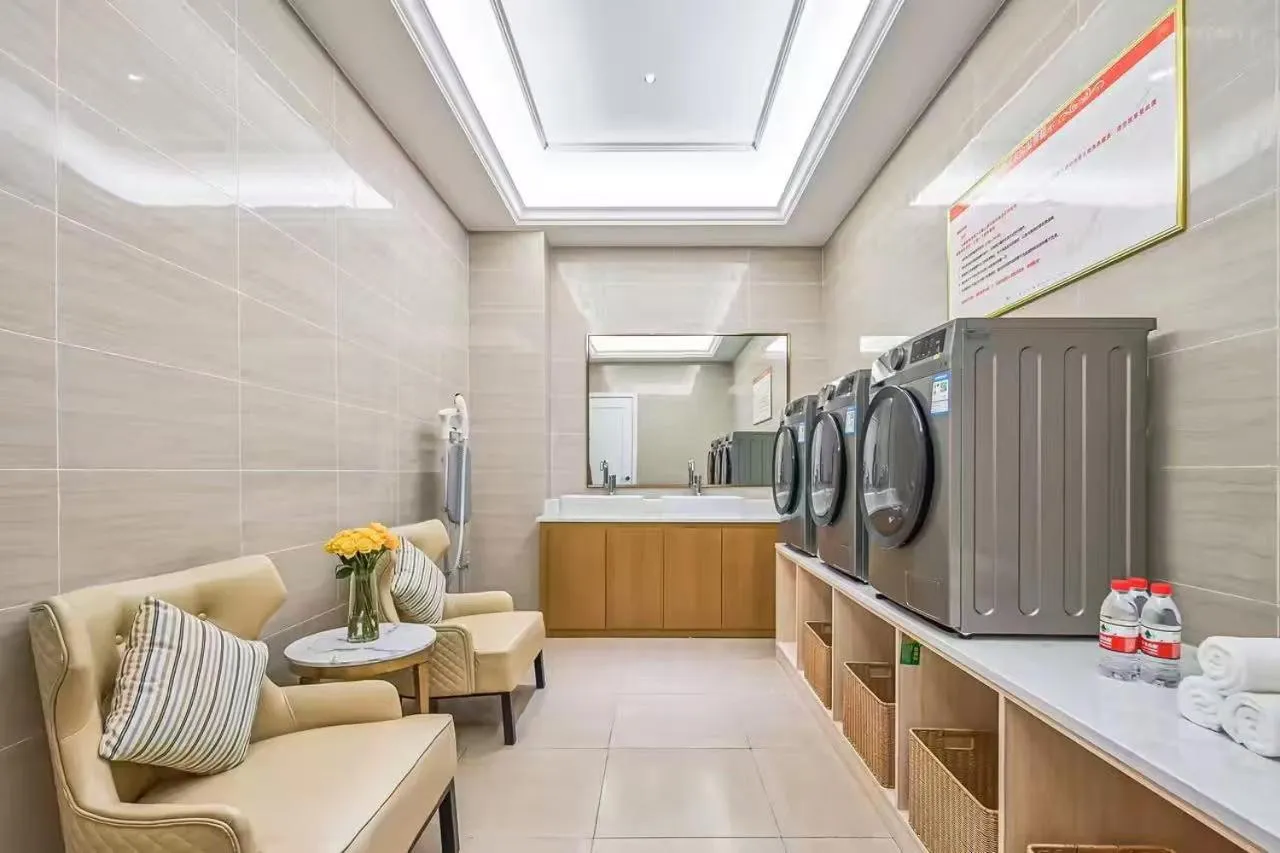 Vienna Hotel Jiangjin Wanda Plaza Shengquansi Subway Station