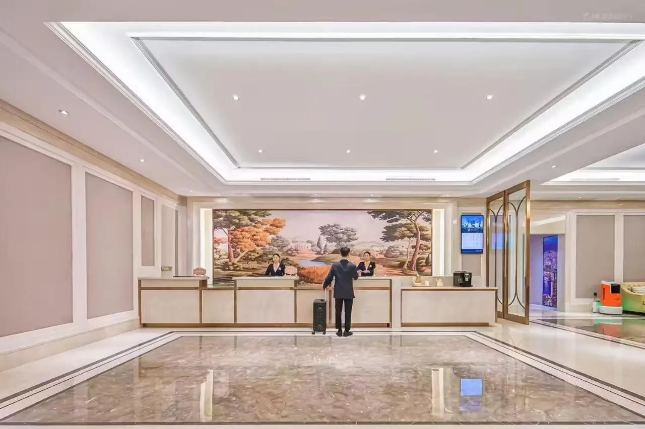 Vienna Hotel Jiangjin Wanda Plaza Shengquansi Subway Station