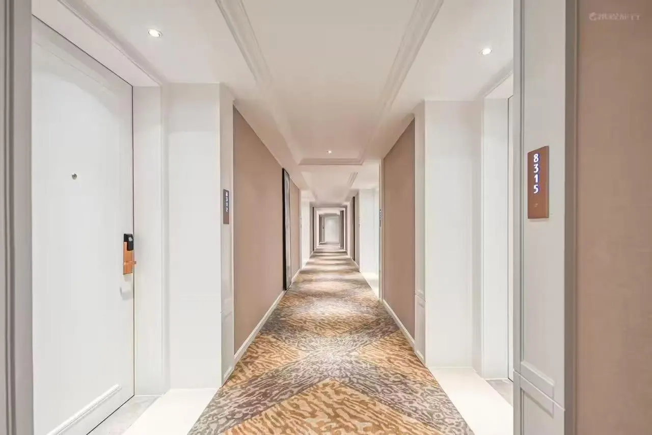 Vienna Hotel Jiangjin Wanda Plaza Shengquansi Subway Station