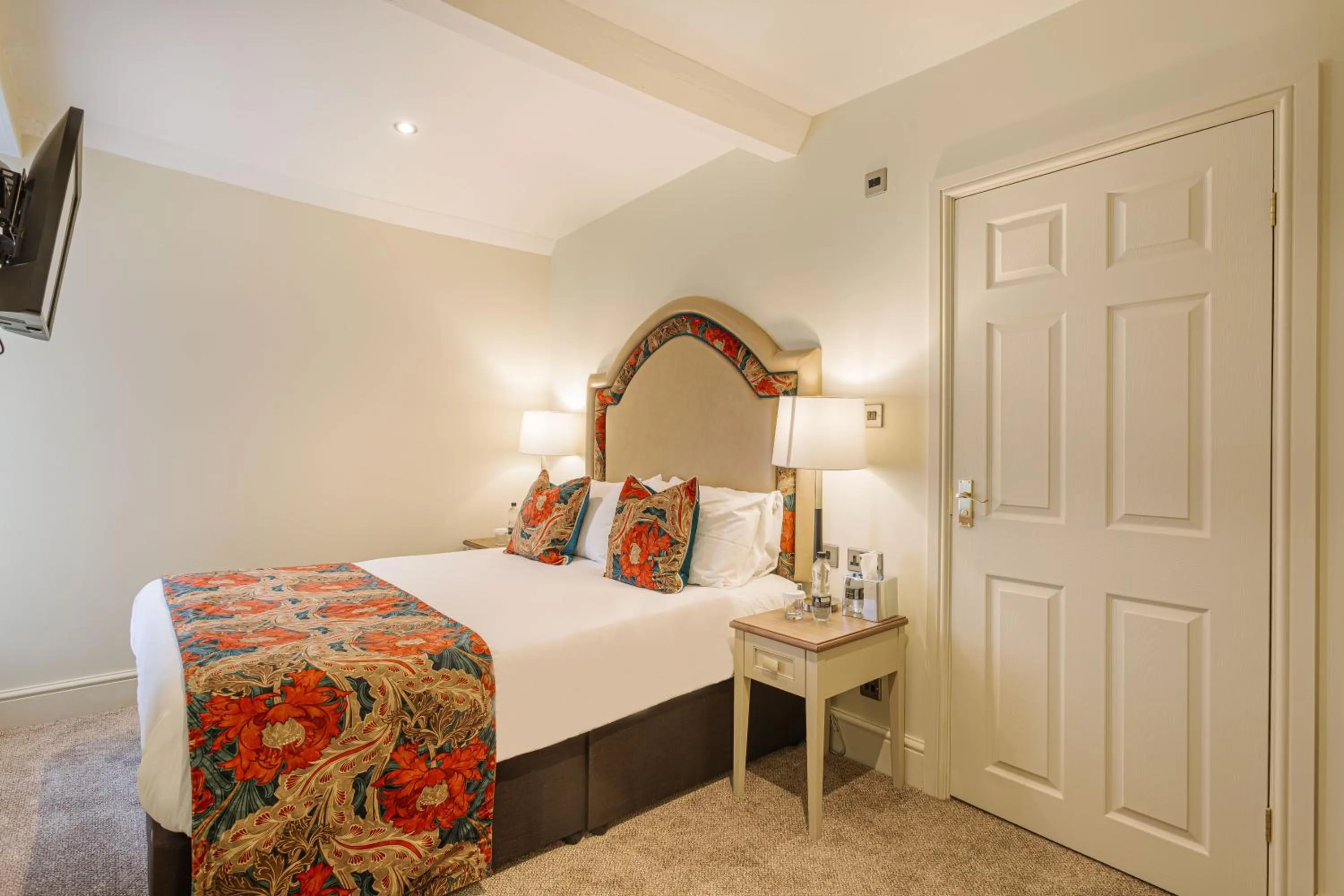 Bed in The Swan Hotel, Wells, Somerset - The Coaching Inn Group