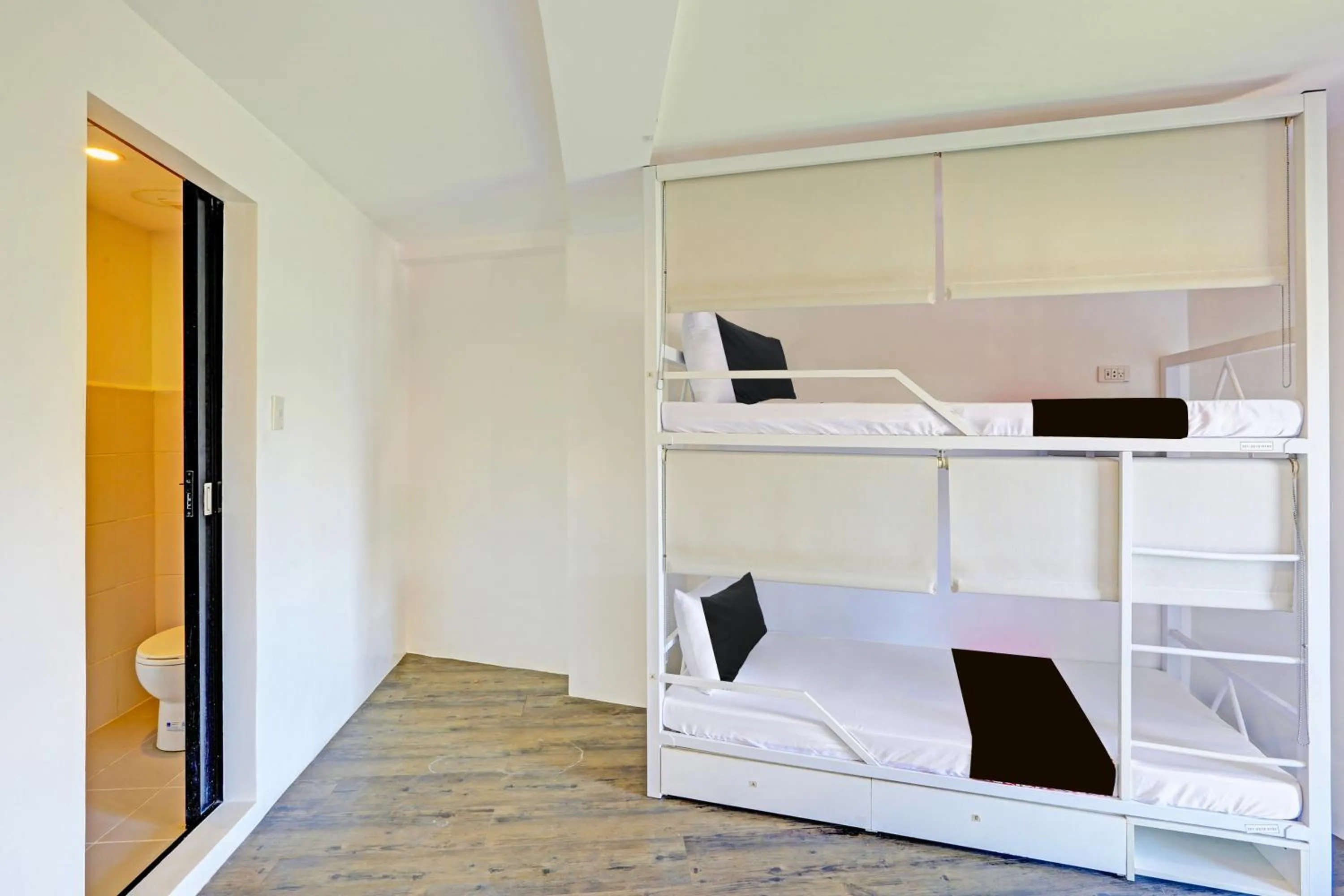 bunk bed, Bed in Spot On Hostel ,Taguig Manila Formerly MYTOWN HongKong