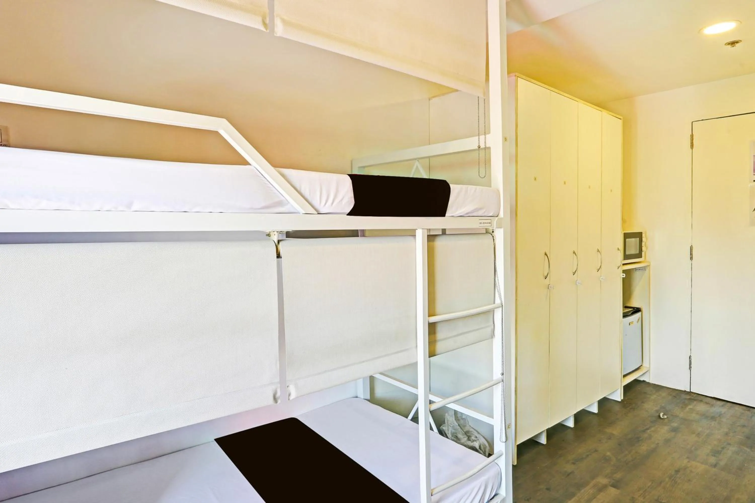 bunk bed, Bed in Spot On Hostel ,Taguig Manila Formerly MYTOWN HongKong