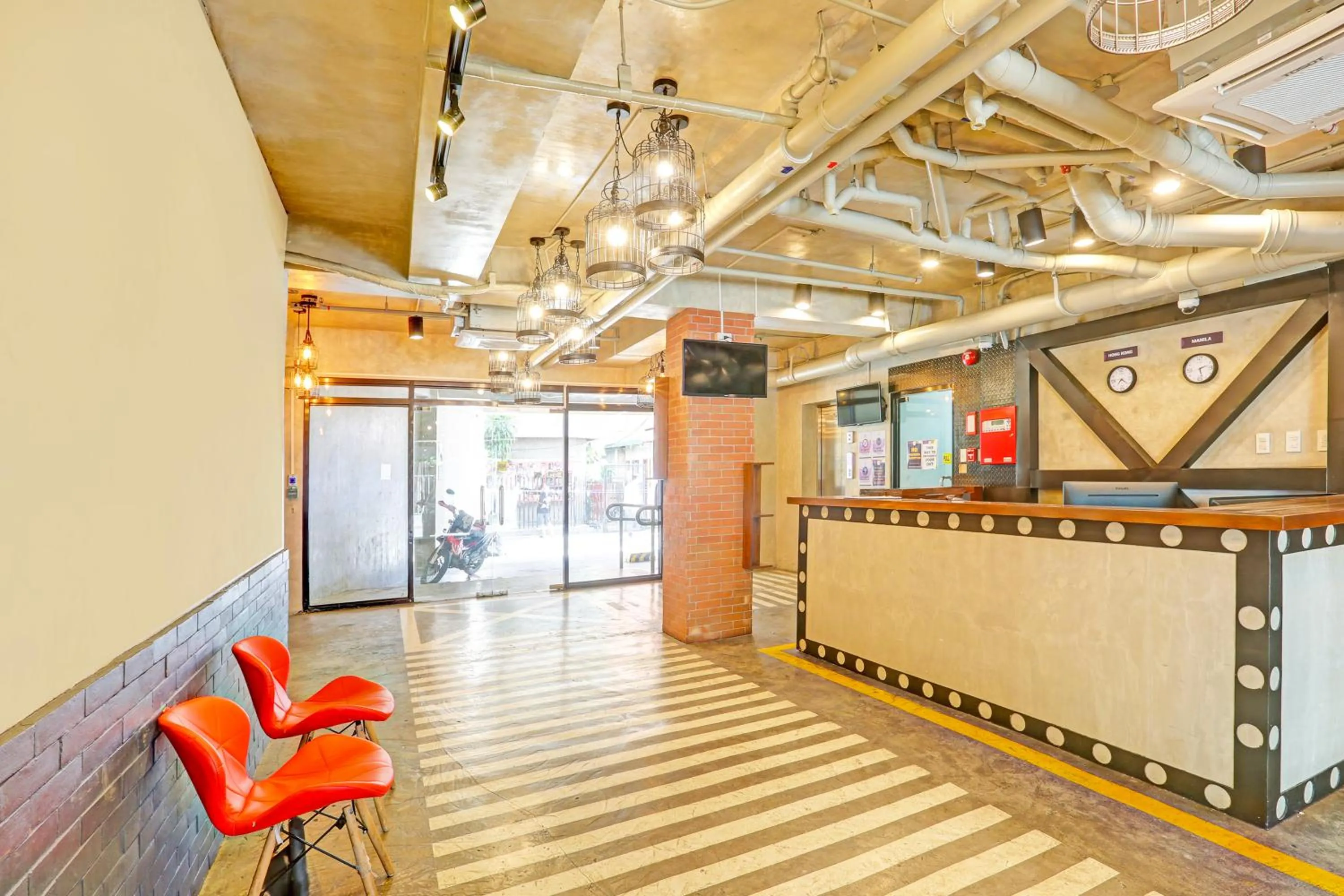 Lobby or reception in Spot On Hostel ,Taguig Manila Formerly MYTOWN HongKong